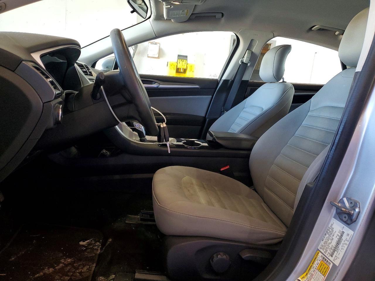 2014 Ford Fusion S Серебряный vin: 3FA6P0G77ER394764