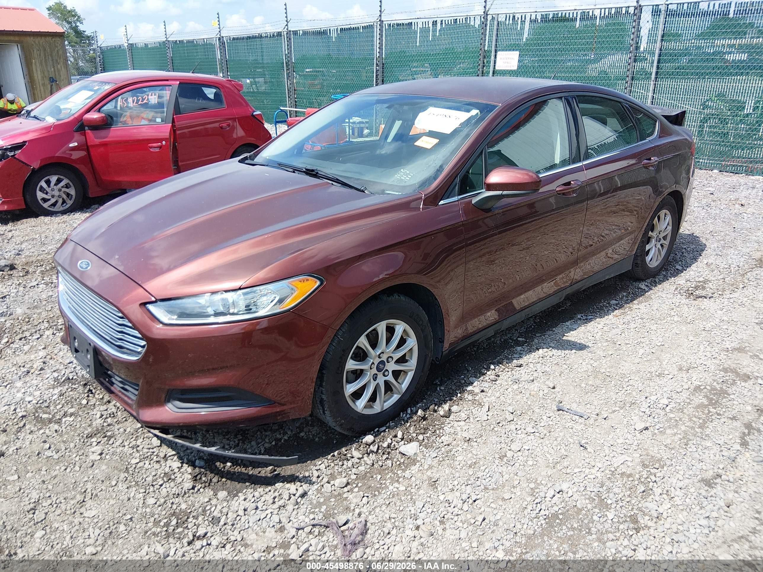 2015 Ford Fusion S Burgundy vin: 3FA6P0G77FR102449