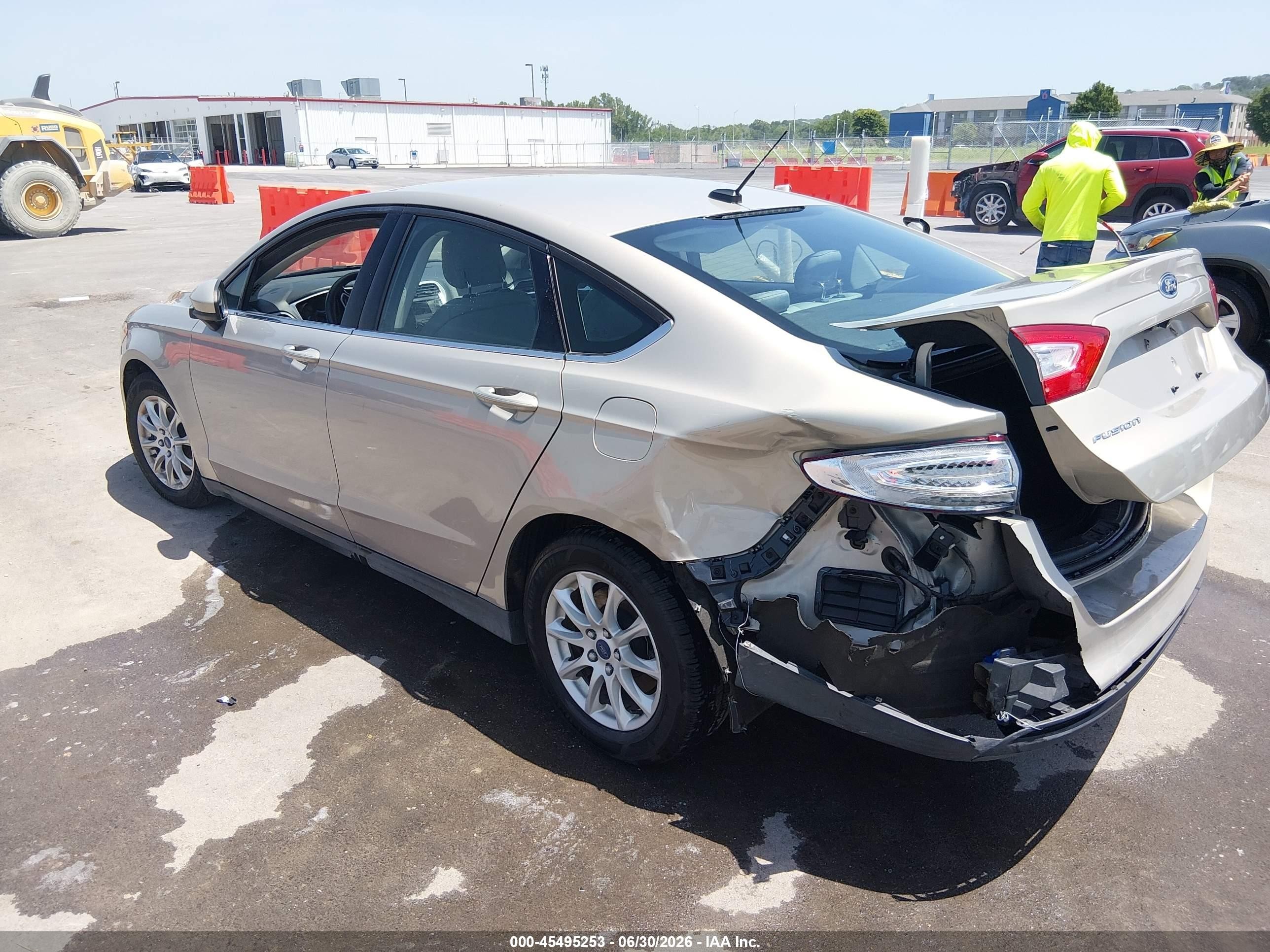 2015 Ford Fusion S Gold vin: 3FA6P0G77FR119204