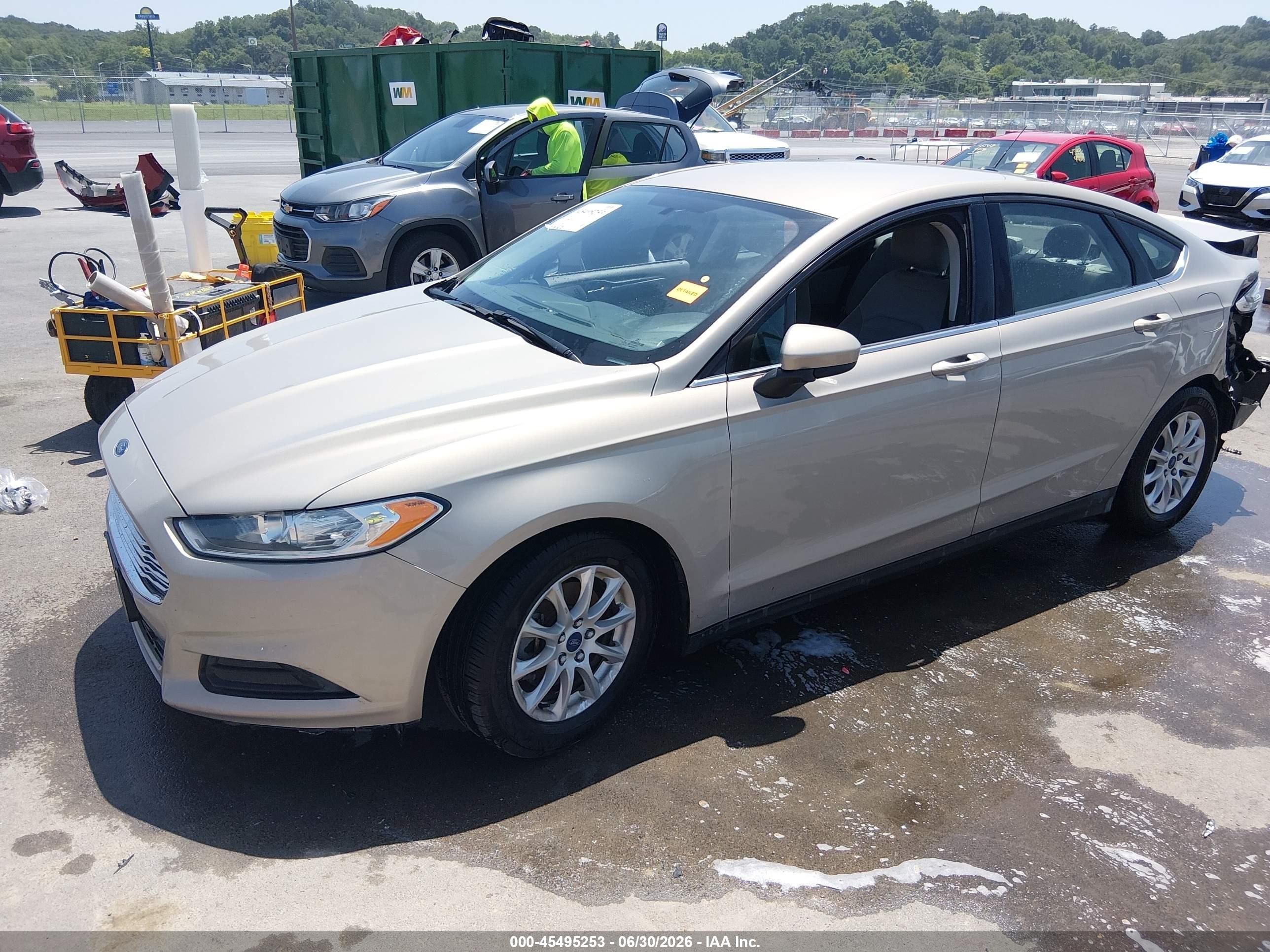 2015 Ford Fusion S Gold vin: 3FA6P0G77FR119204
