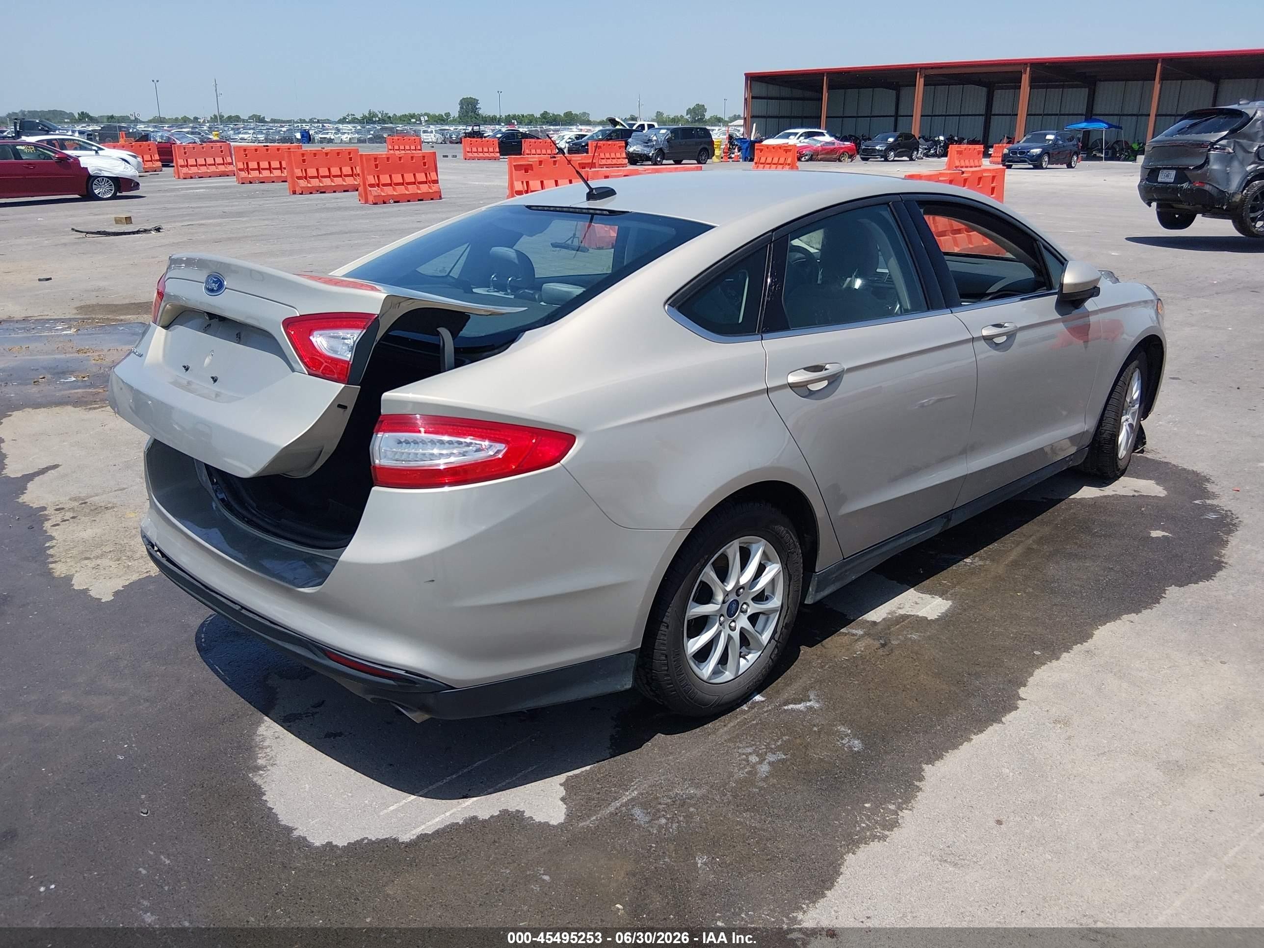 2015 Ford Fusion S Gold vin: 3FA6P0G77FR119204