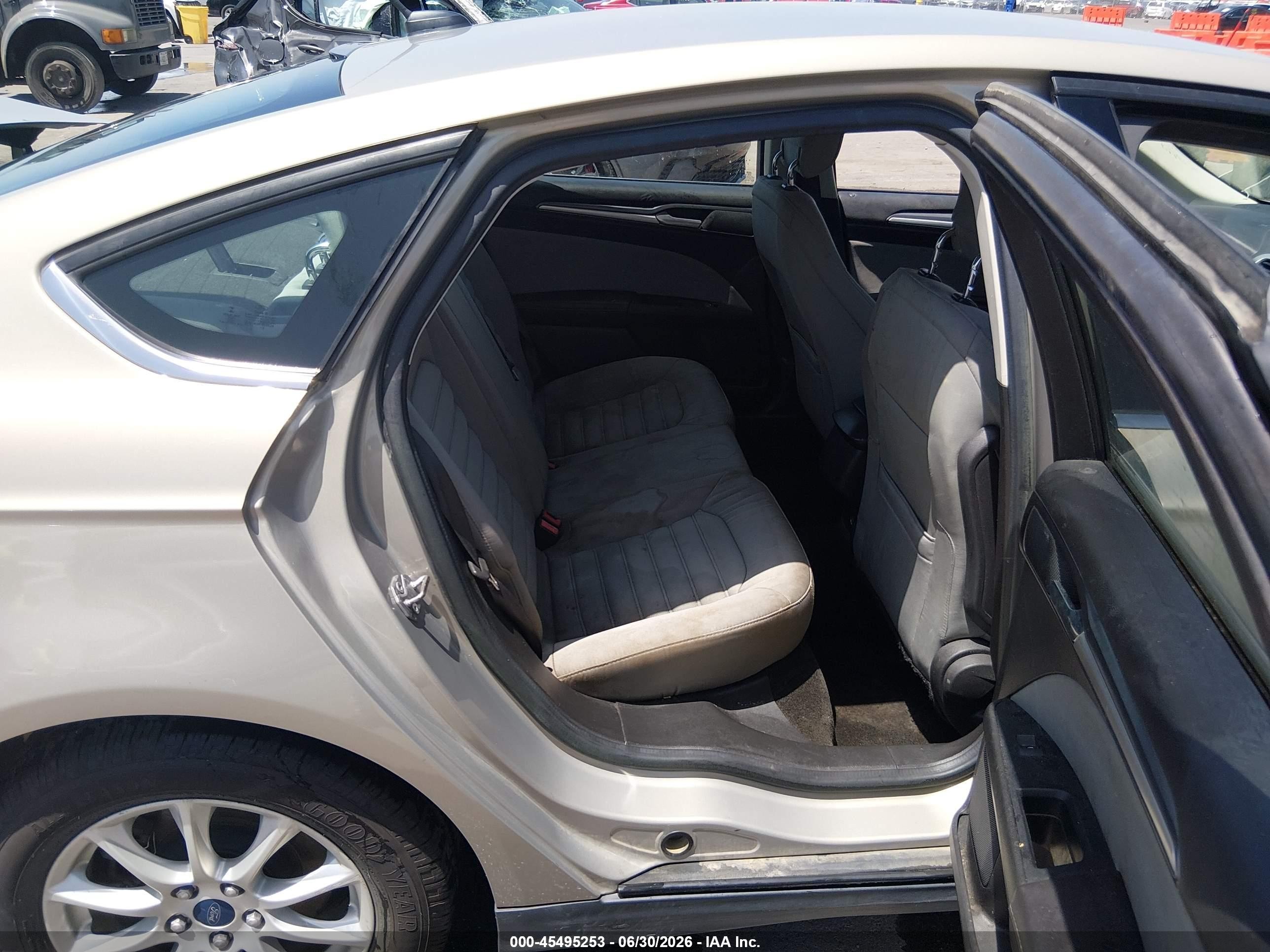 2015 Ford Fusion S Gold vin: 3FA6P0G77FR119204
