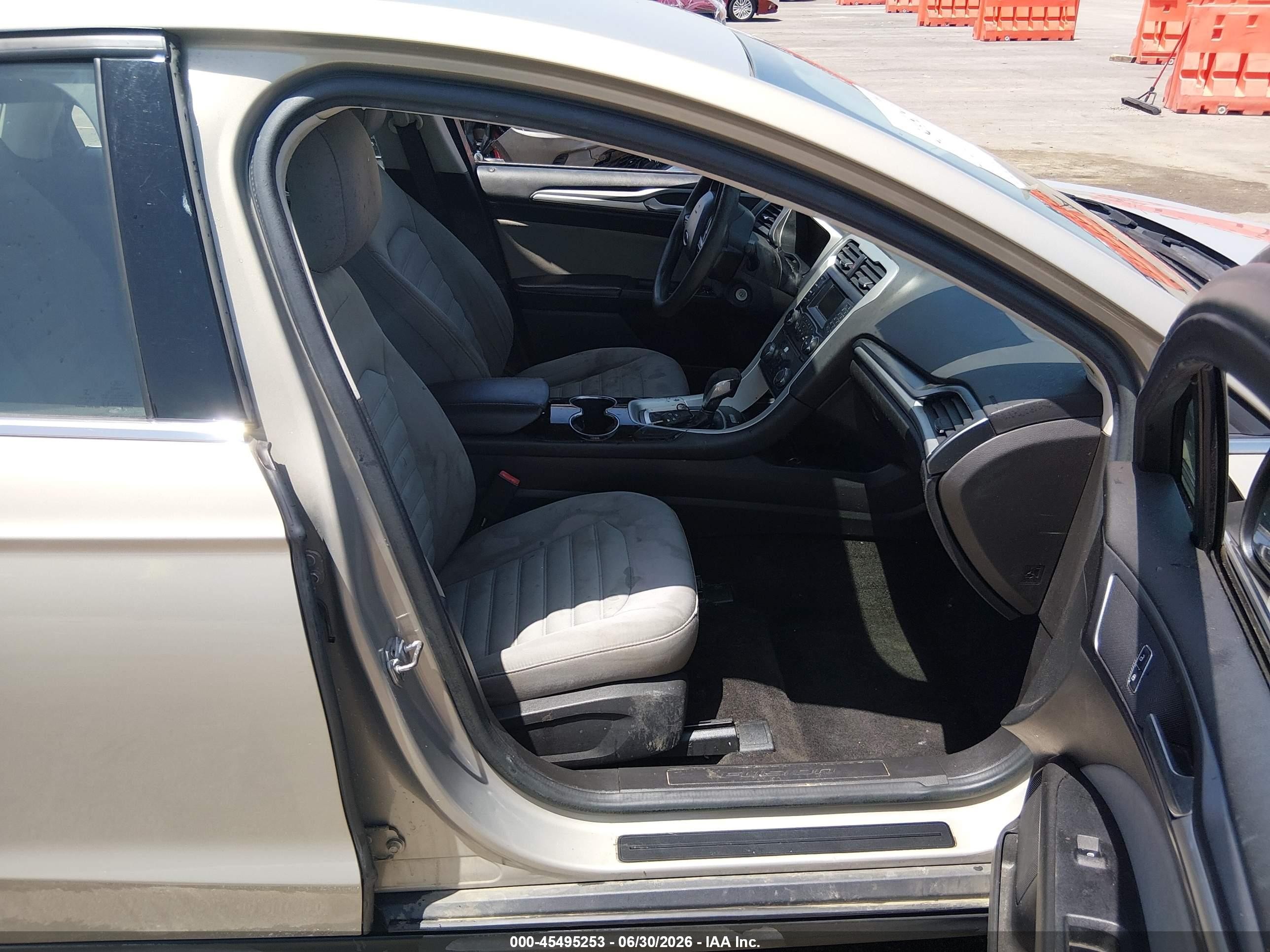2015 Ford Fusion S Gold vin: 3FA6P0G77FR119204