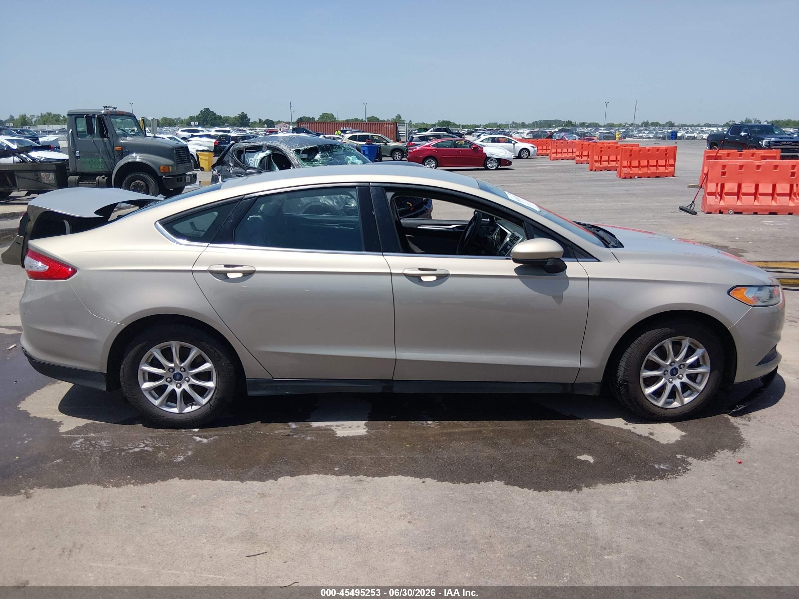 2015 Ford Fusion S Gold vin: 3FA6P0G77FR119204