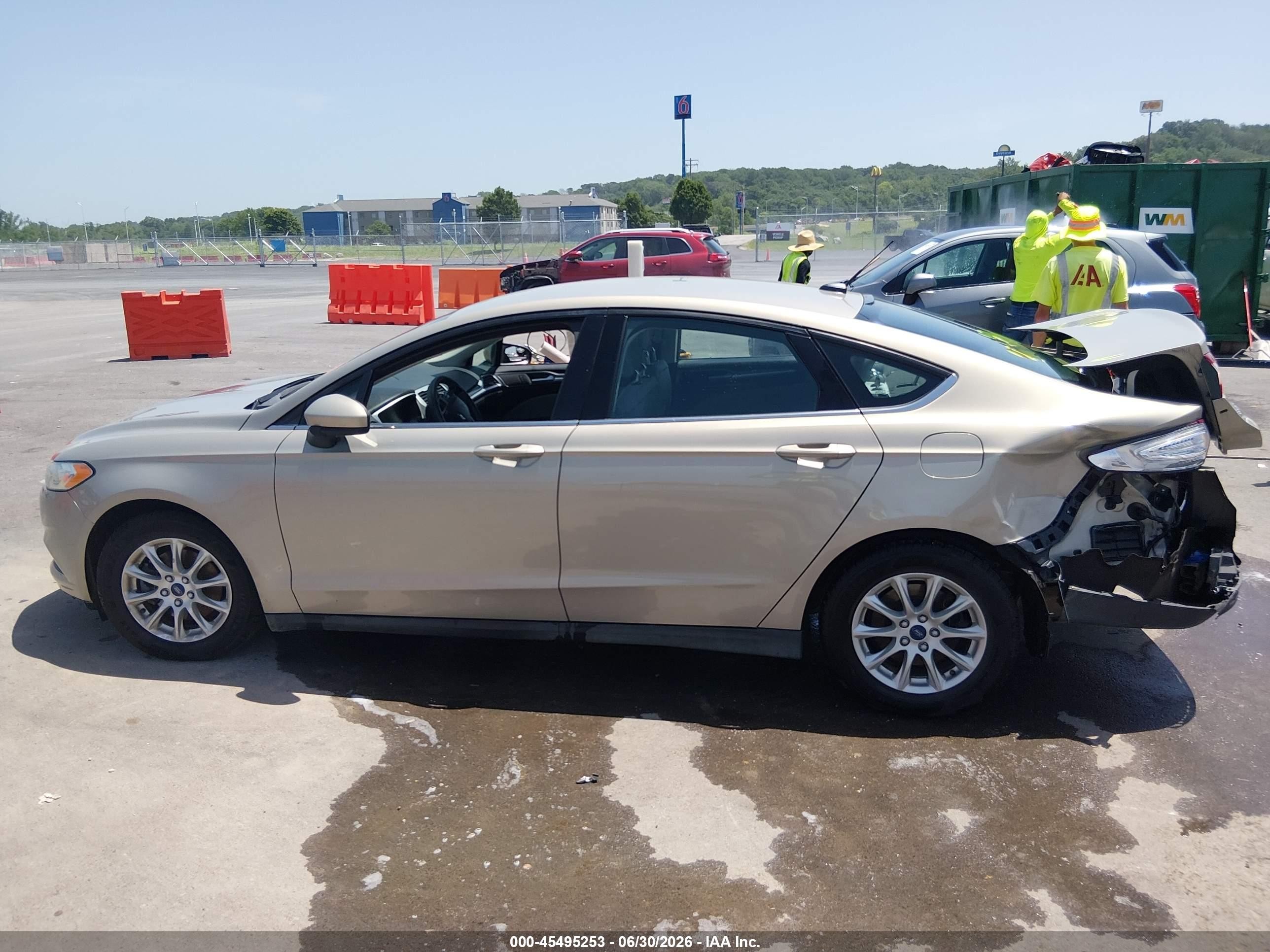 2015 Ford Fusion S Gold vin: 3FA6P0G77FR119204