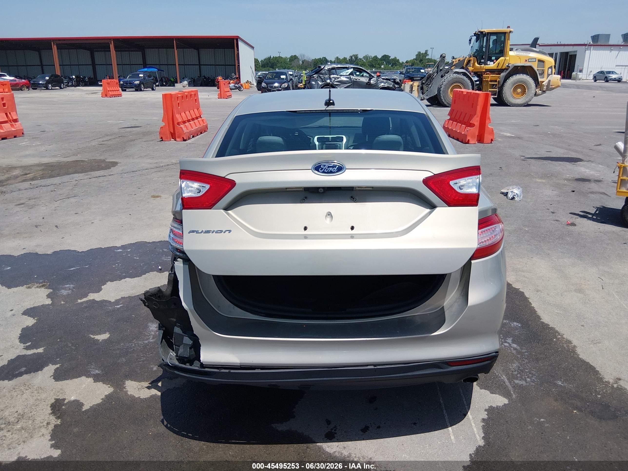 2015 Ford Fusion S Gold vin: 3FA6P0G77FR119204