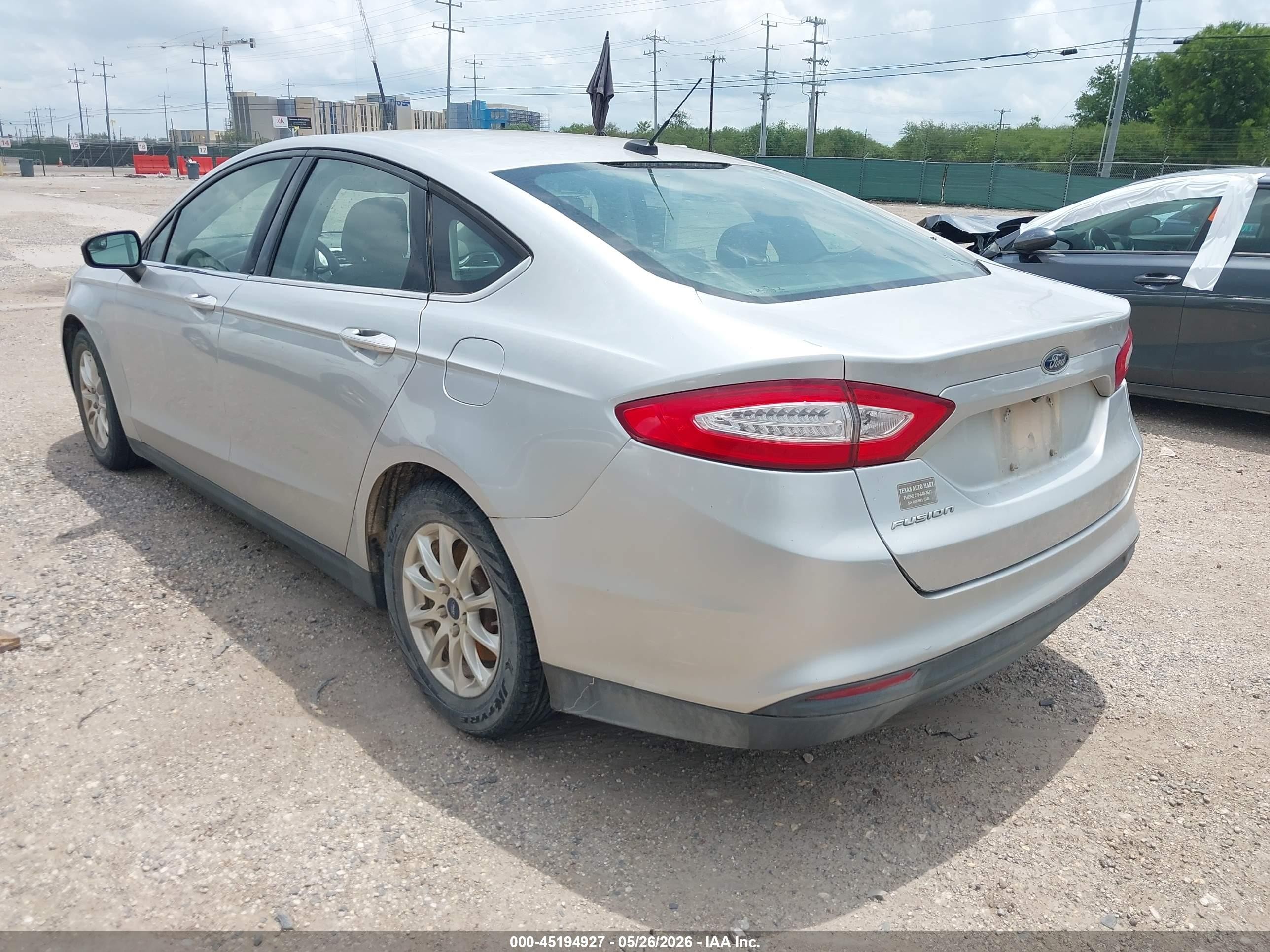 2015 Ford Fusion S Серебряный vin: 3FA6P0G77FR163946