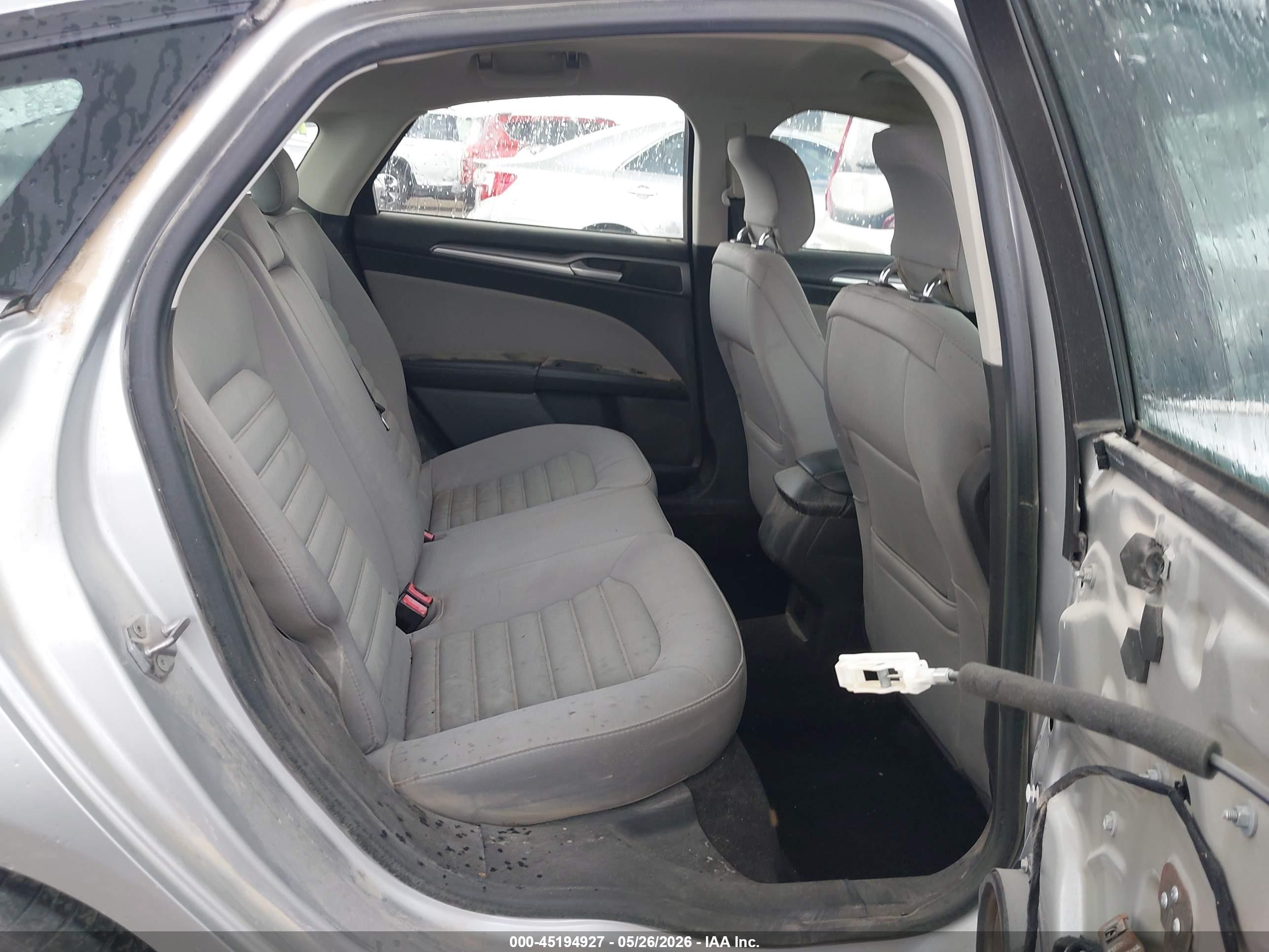 2015 Ford Fusion S Серебряный vin: 3FA6P0G77FR163946