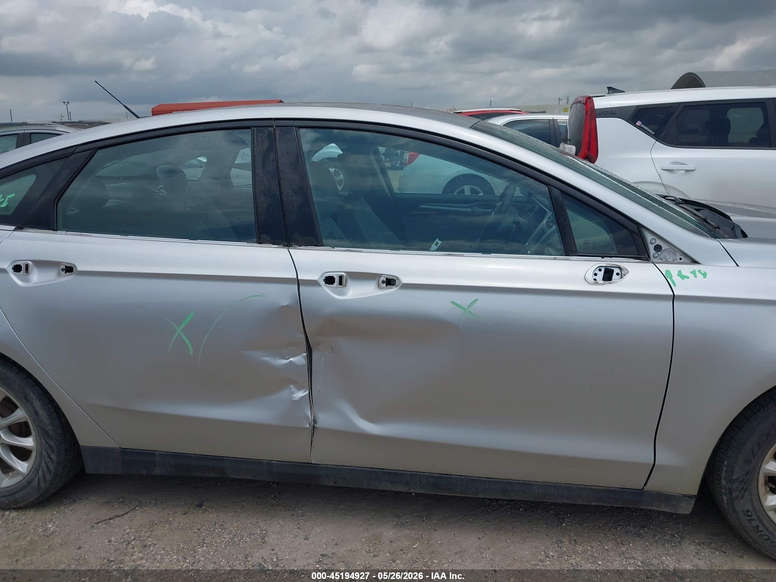 2015 Ford Fusion S Серебряный vin: 3FA6P0G77FR163946
