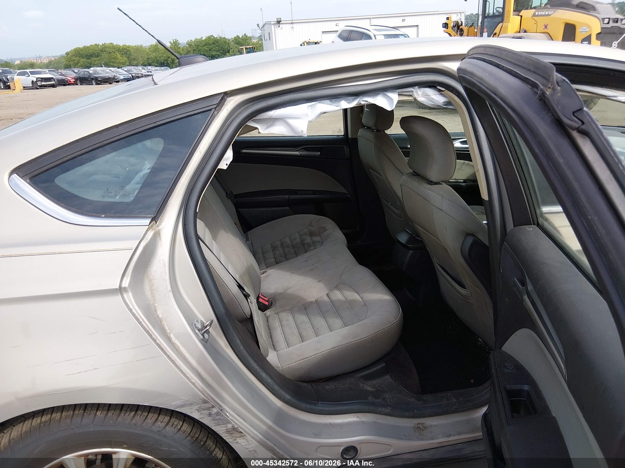 2015 Ford Fusion S Tan vin: 3FA6P0G77FR217519