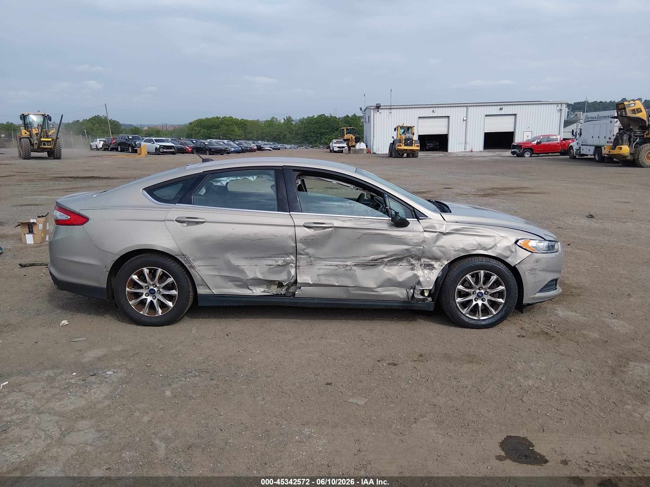 2015 Ford Fusion S Tan vin: 3FA6P0G77FR217519