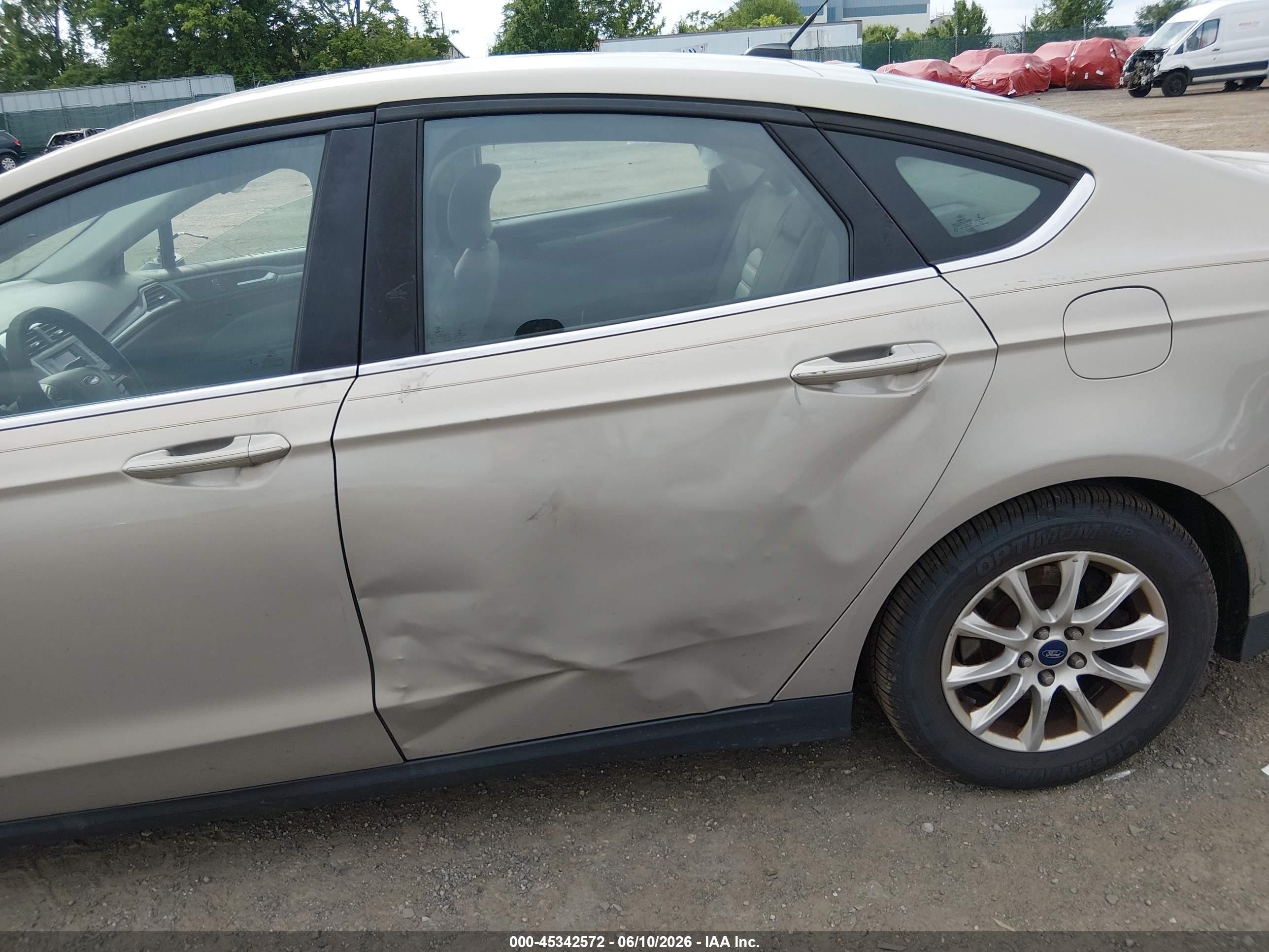 2015 Ford Fusion S Tan vin: 3FA6P0G77FR217519