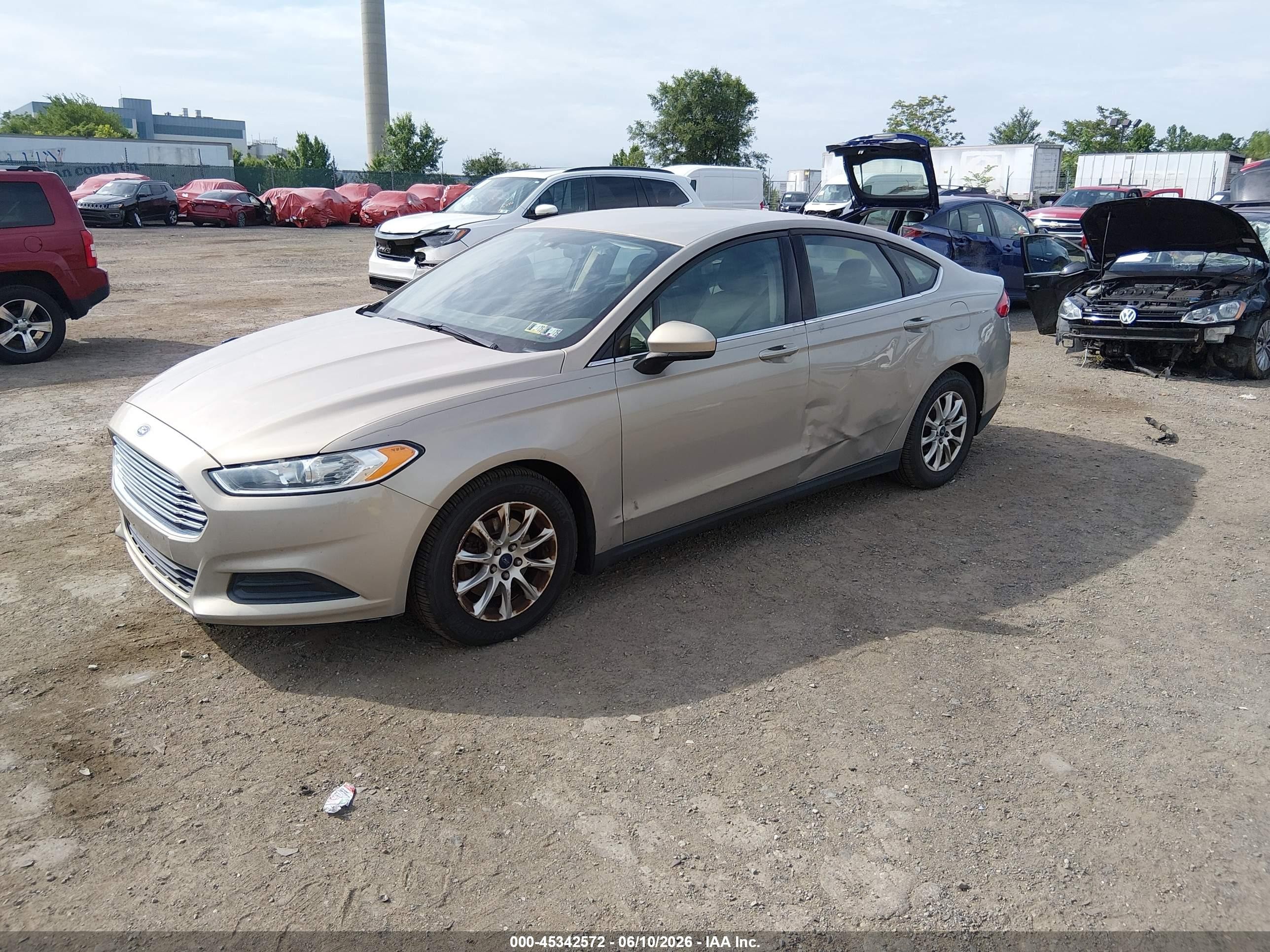 2015 Ford Fusion S Tan vin: 3FA6P0G77FR217519