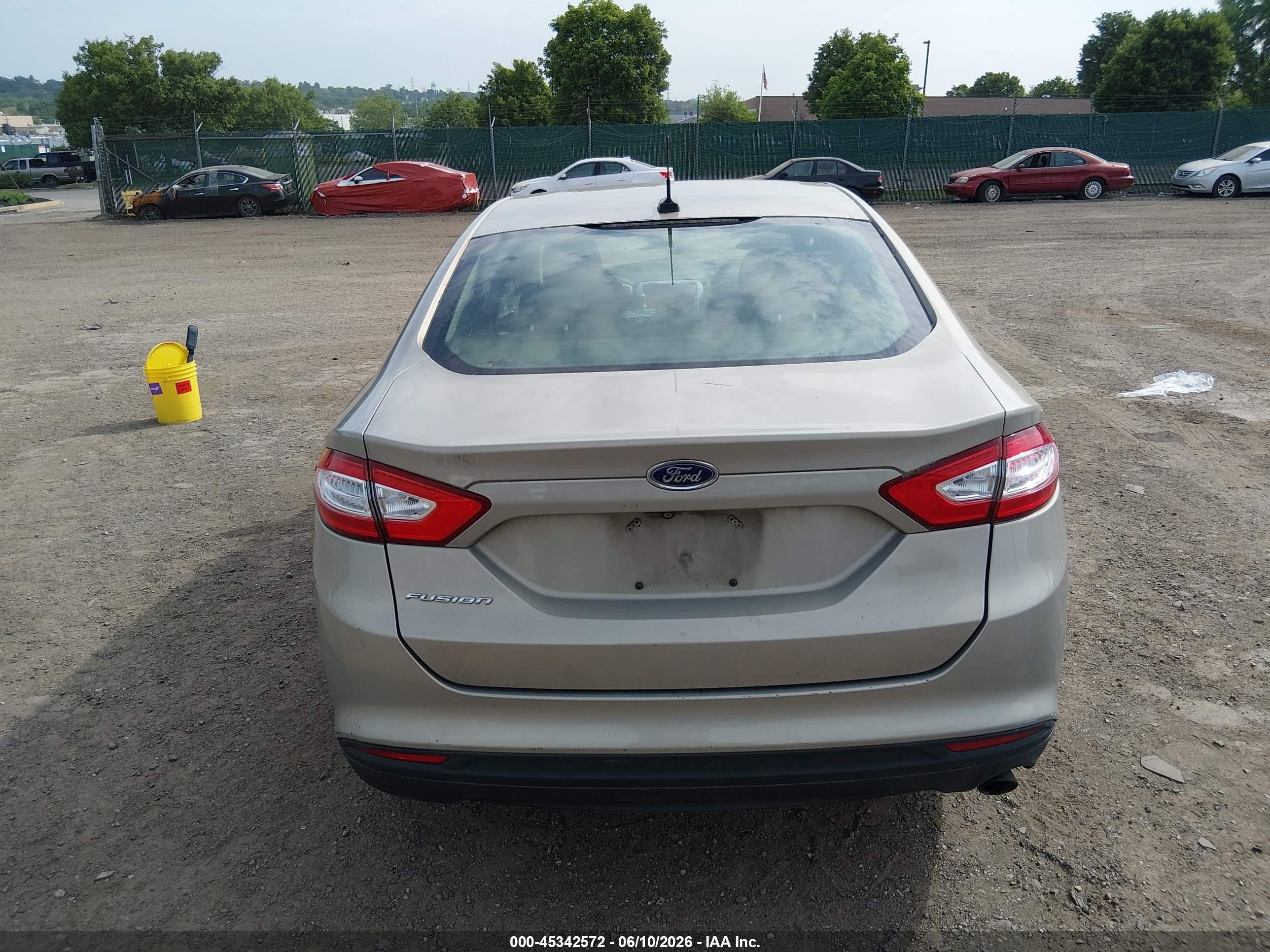 2015 Ford Fusion S Tan vin: 3FA6P0G77FR217519