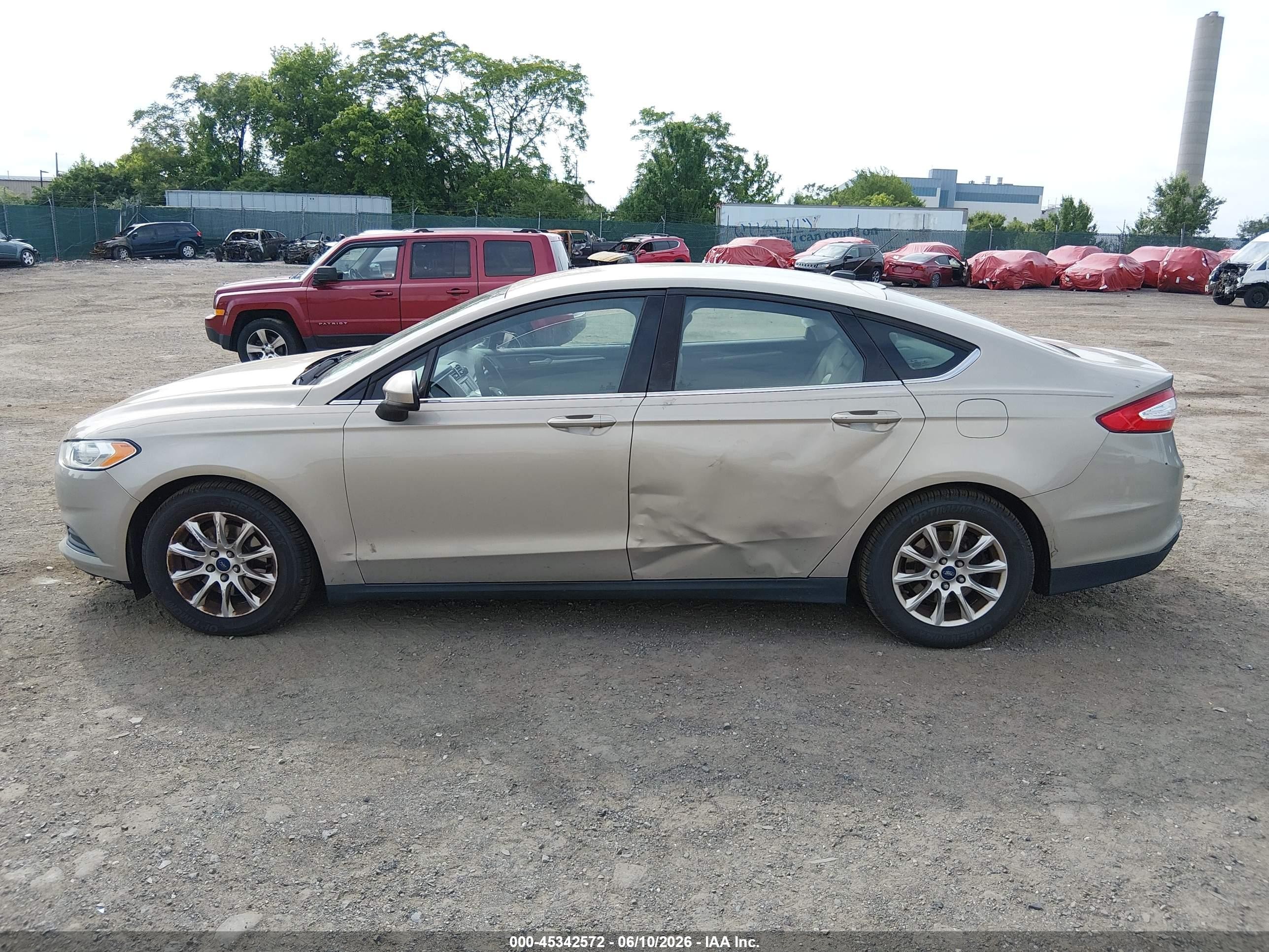 2015 Ford Fusion S Tan vin: 3FA6P0G77FR217519