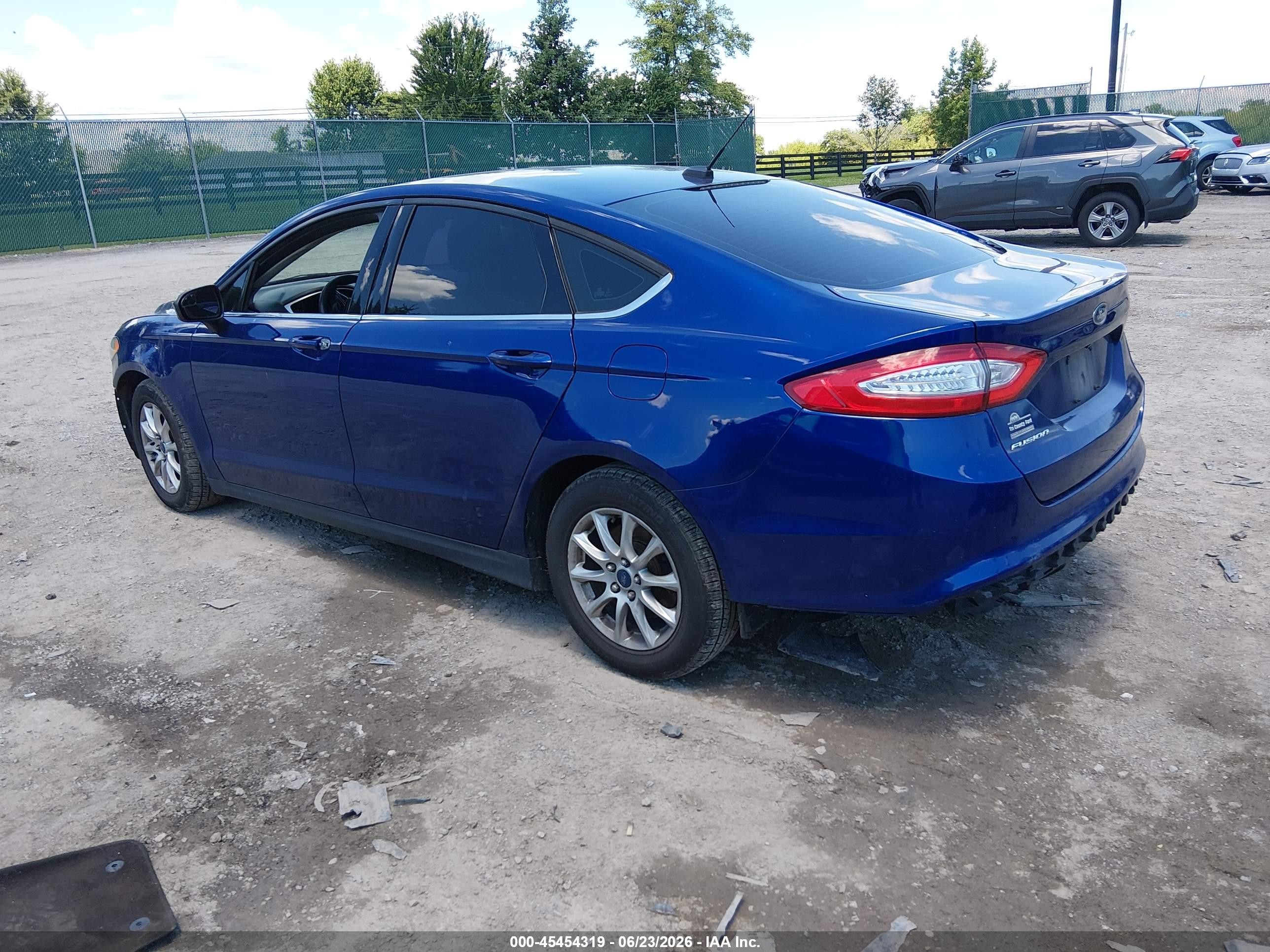 2015 Ford Fusion S Blue vin: 3FA6P0G77FR232683