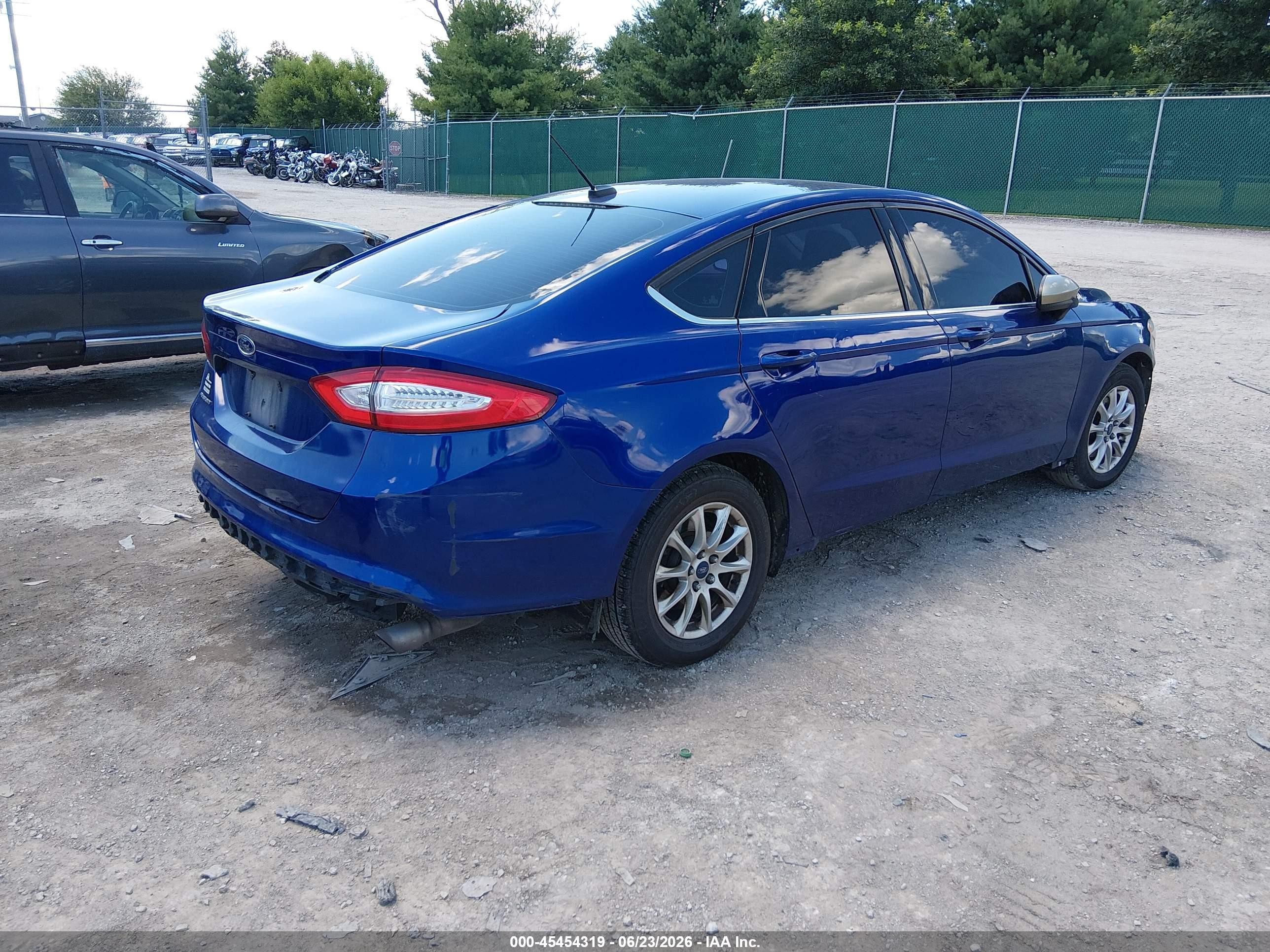 2015 Ford Fusion S Blue vin: 3FA6P0G77FR232683