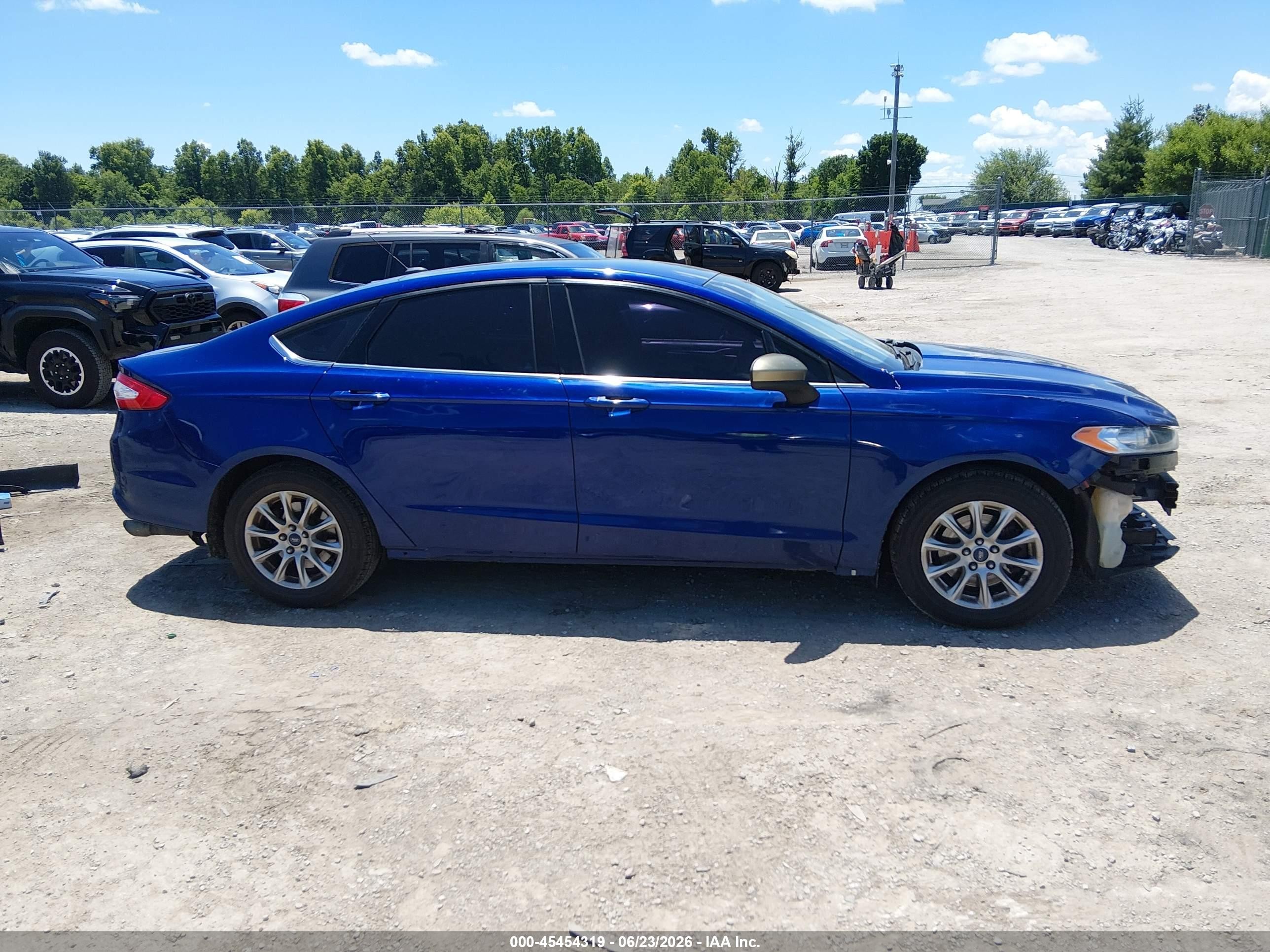 2015 Ford Fusion S Blue vin: 3FA6P0G77FR232683