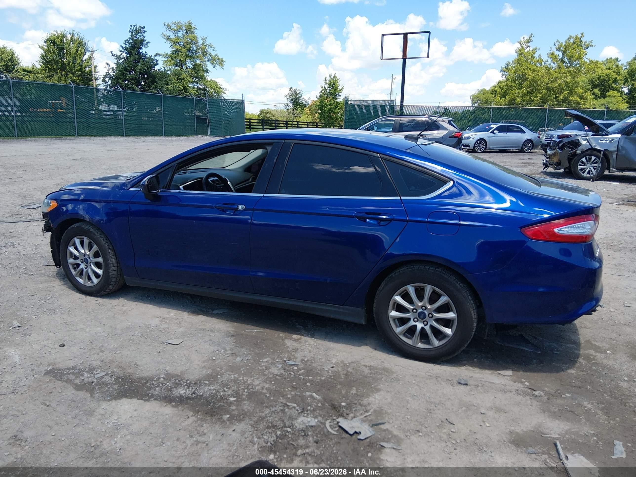 2015 Ford Fusion S Blue vin: 3FA6P0G77FR232683