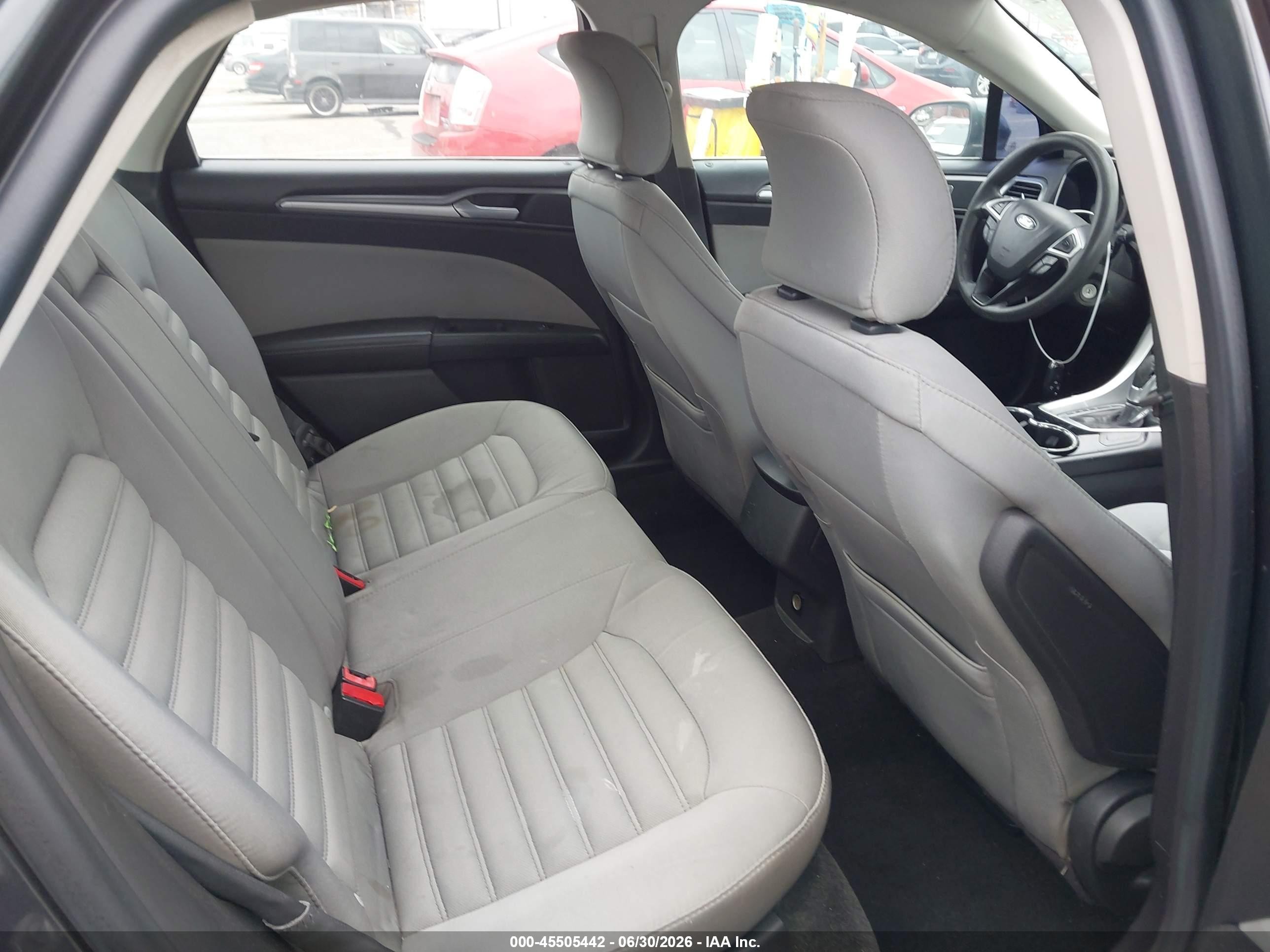 2015 Ford Fusion S Зеленый vin: 3FA6P0G77FR245319