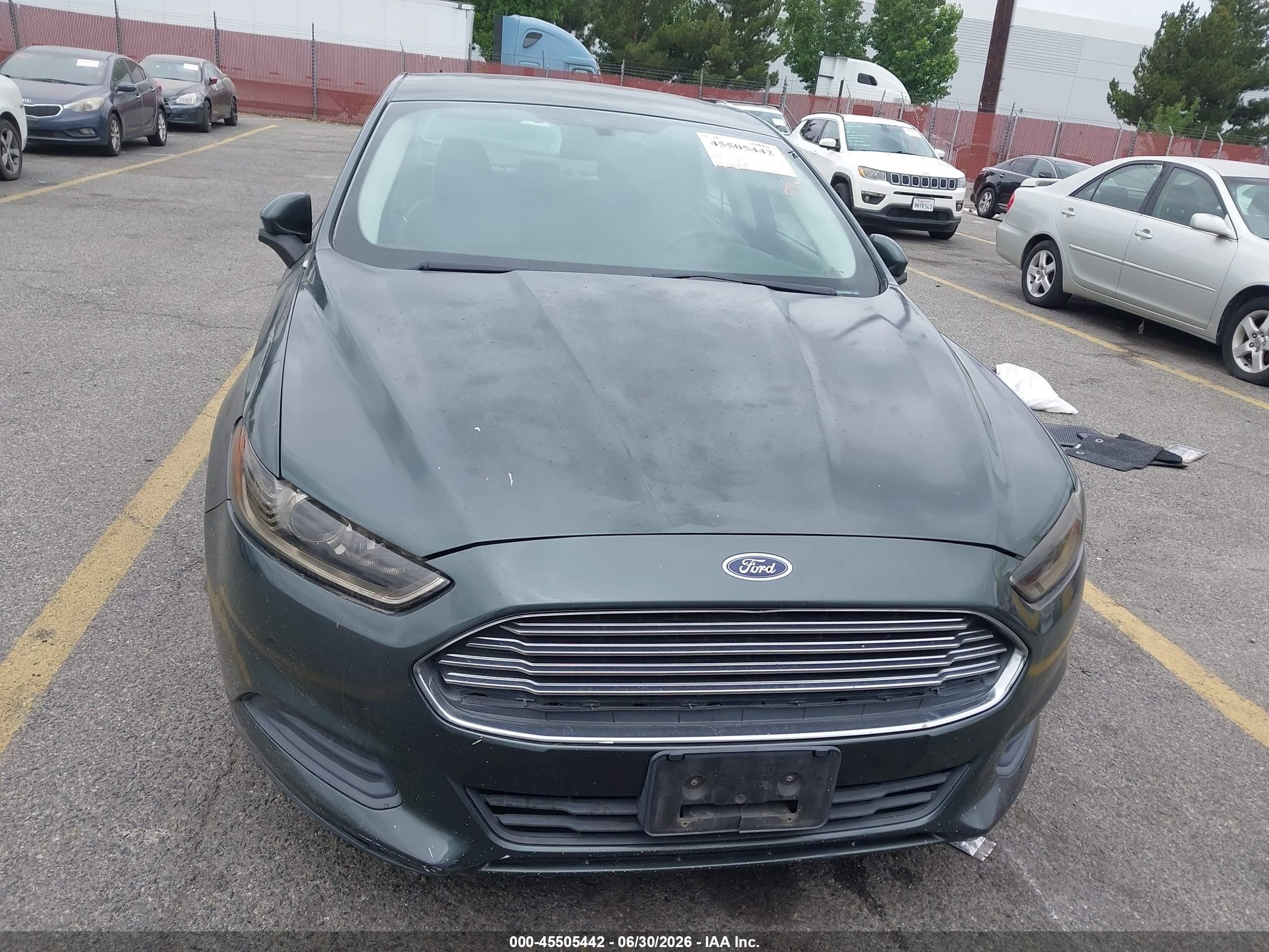2015 Ford Fusion S Зеленый vin: 3FA6P0G77FR245319