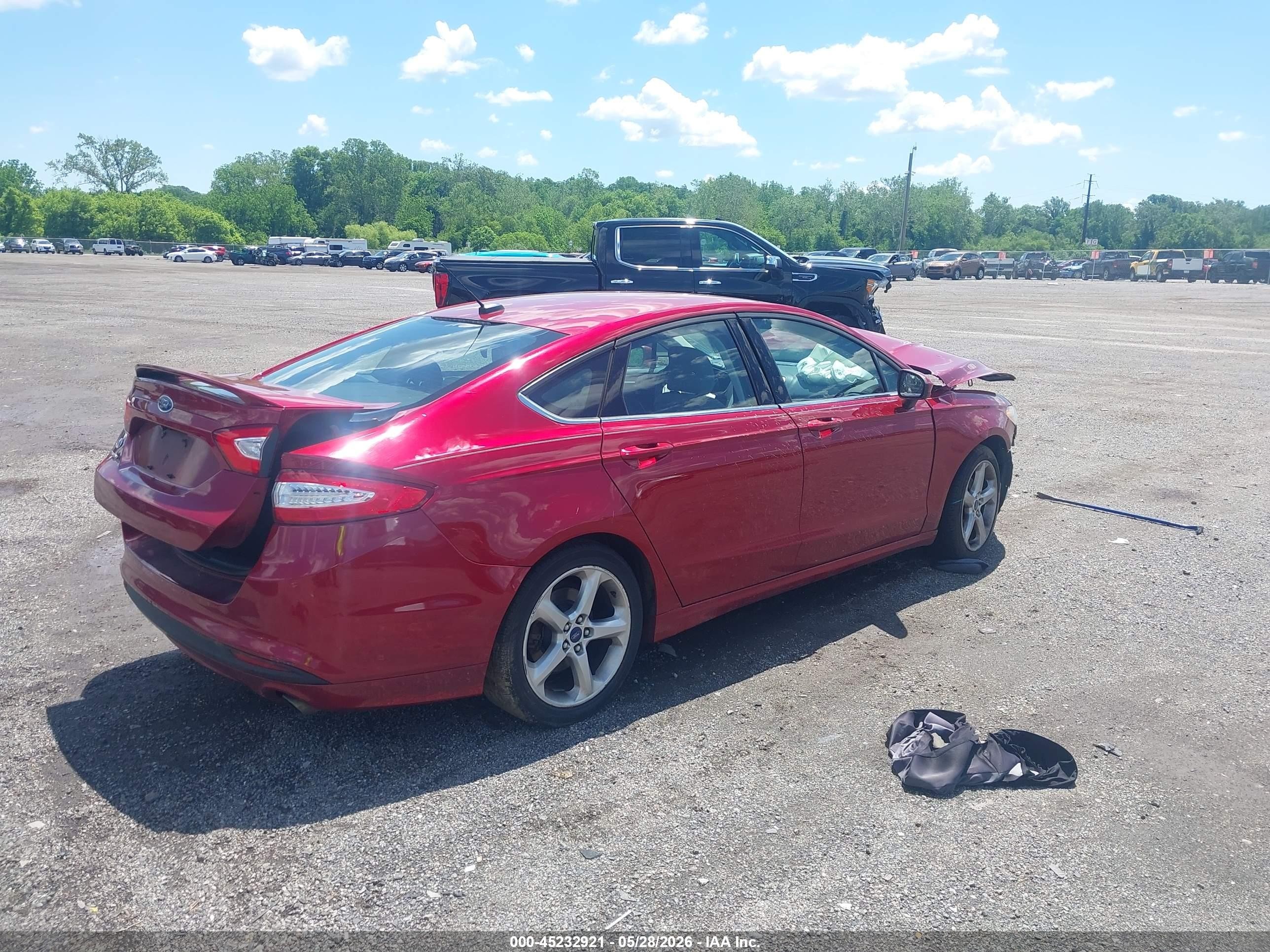 2016 Ford Fusion S Красный vin: 3FA6P0G77GR295459