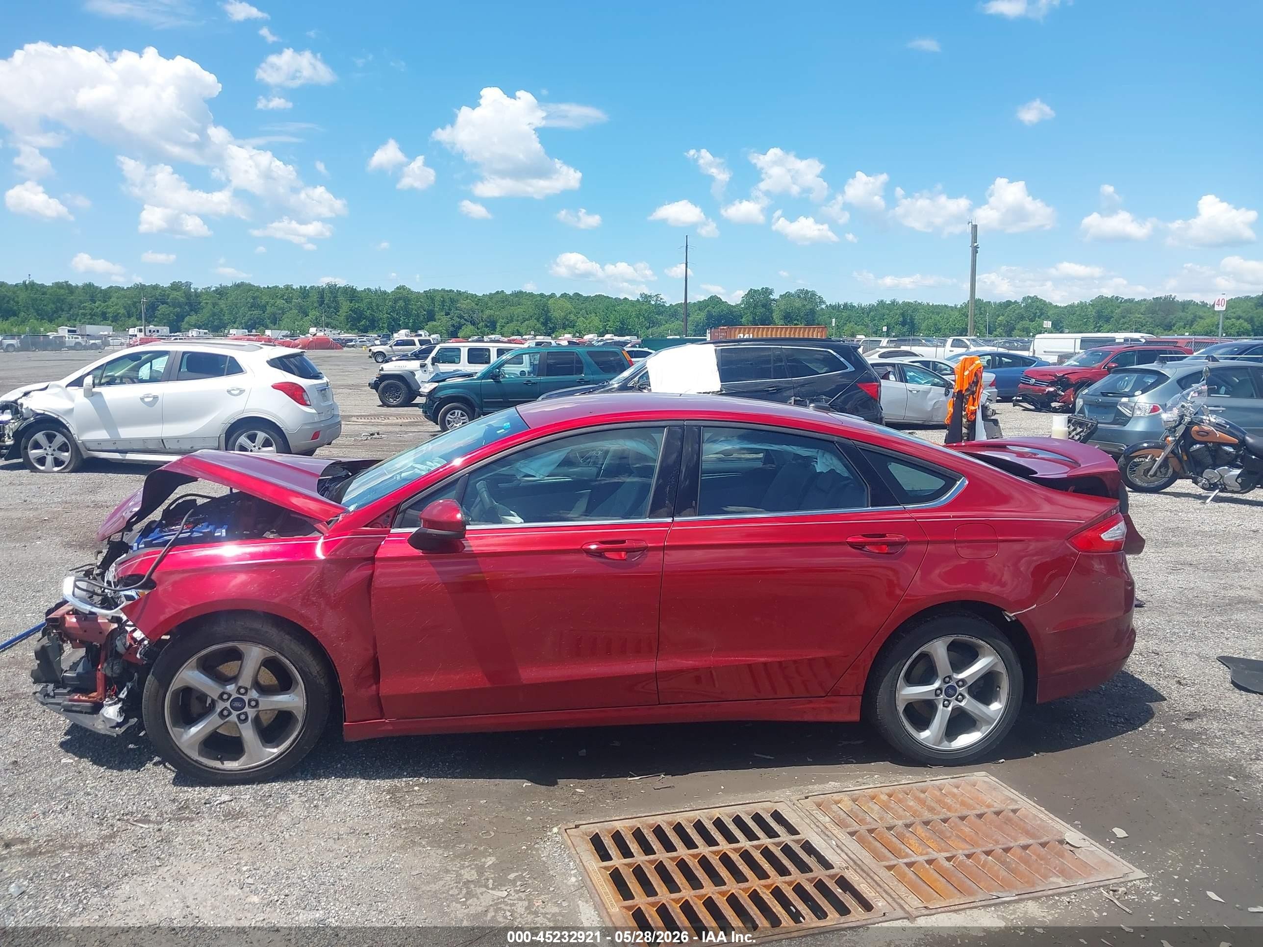 2016 Ford Fusion S Красный vin: 3FA6P0G77GR295459