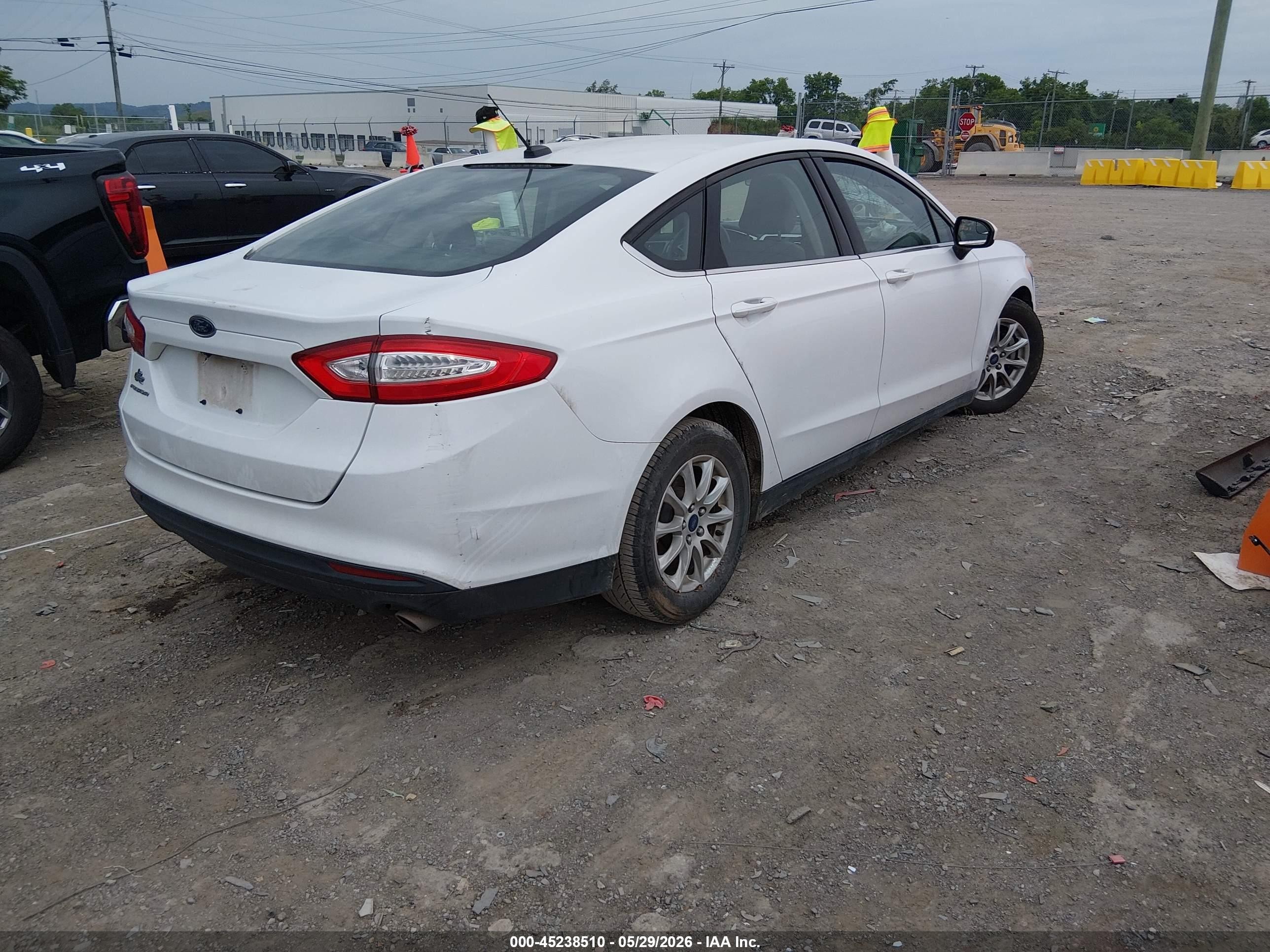 2016 Ford Fusion S Белый vin: 3FA6P0G77GR382441