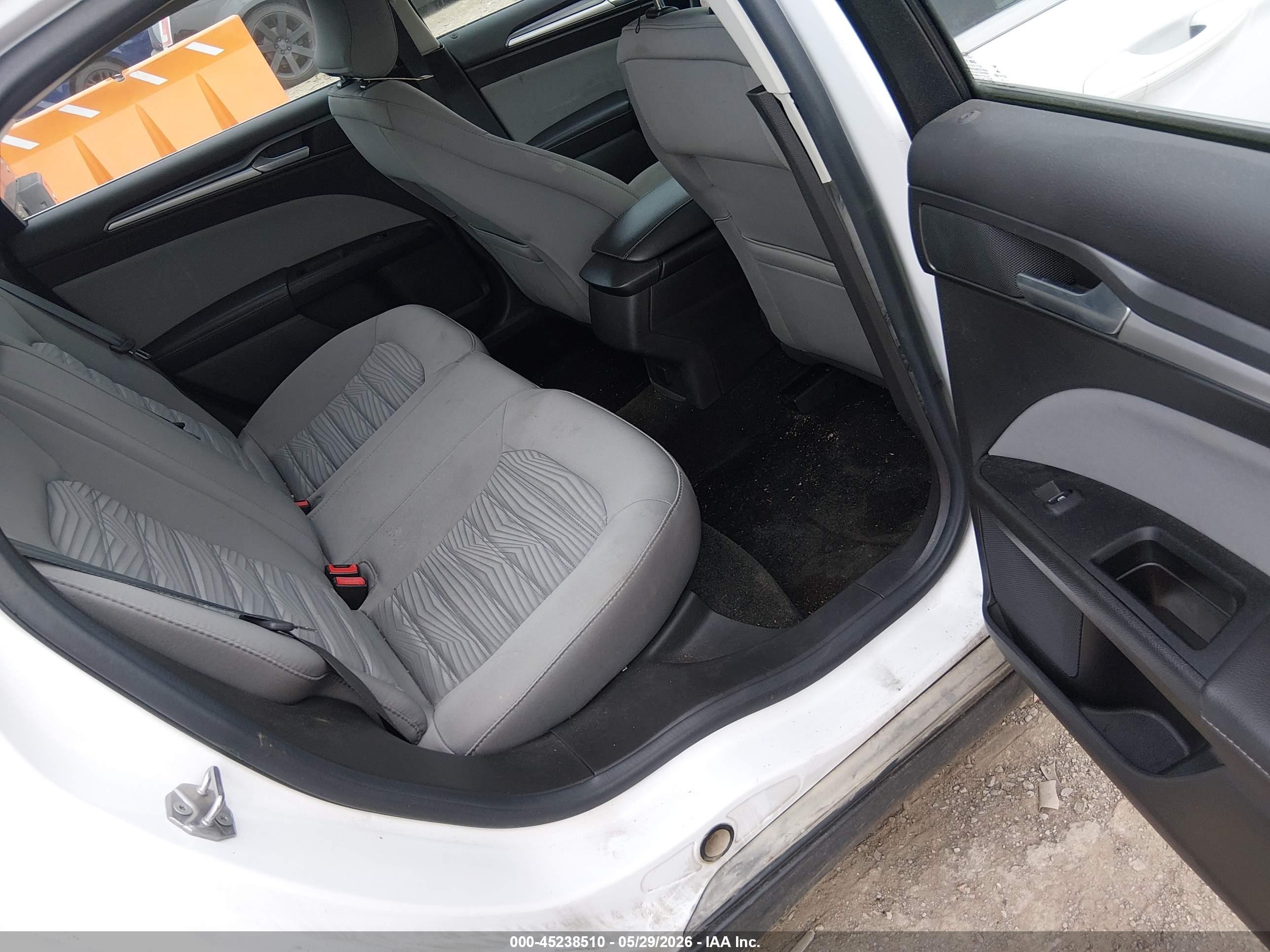 2016 Ford Fusion S Белый vin: 3FA6P0G77GR382441