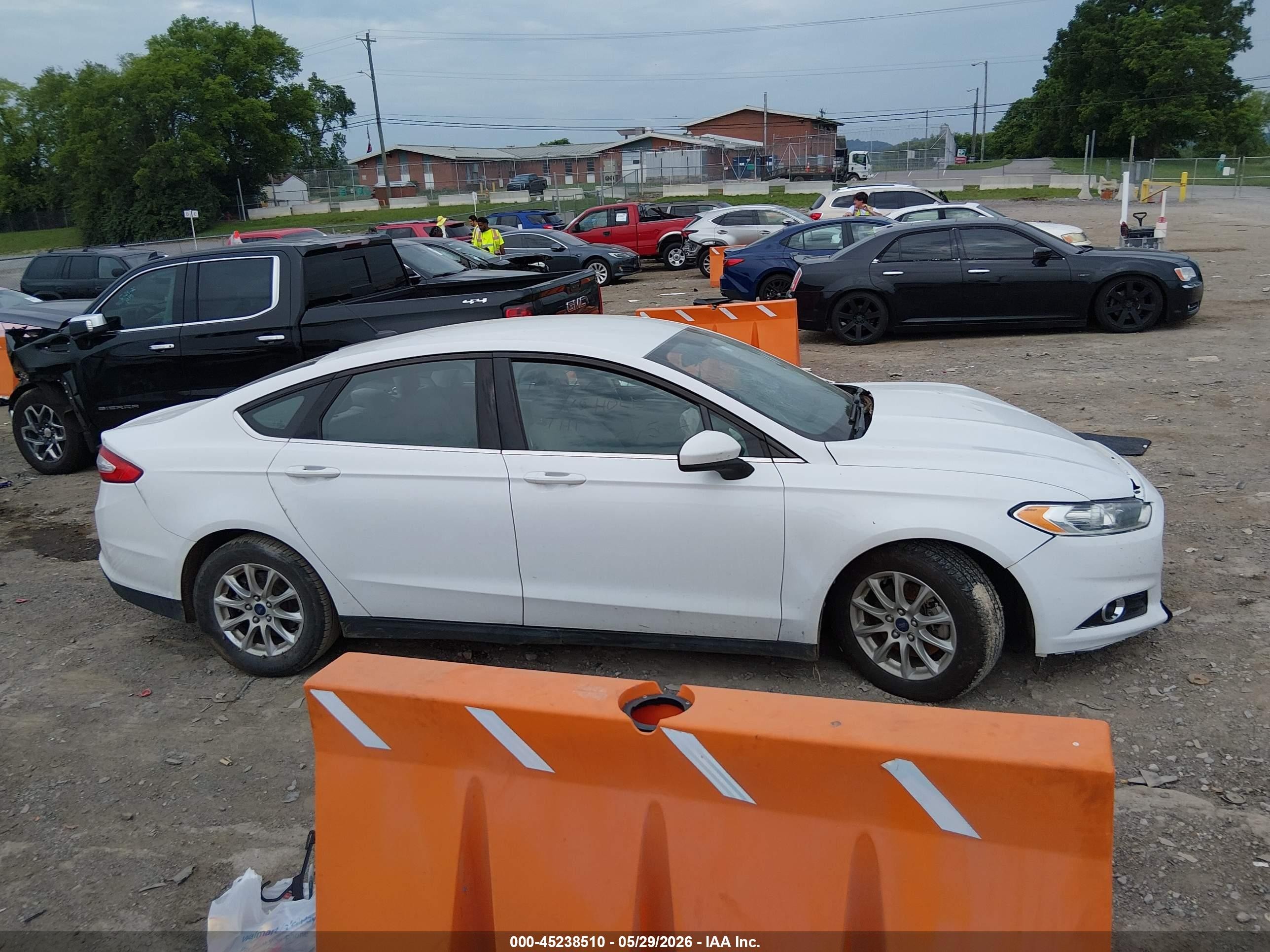 2016 Ford Fusion S Белый vin: 3FA6P0G77GR382441