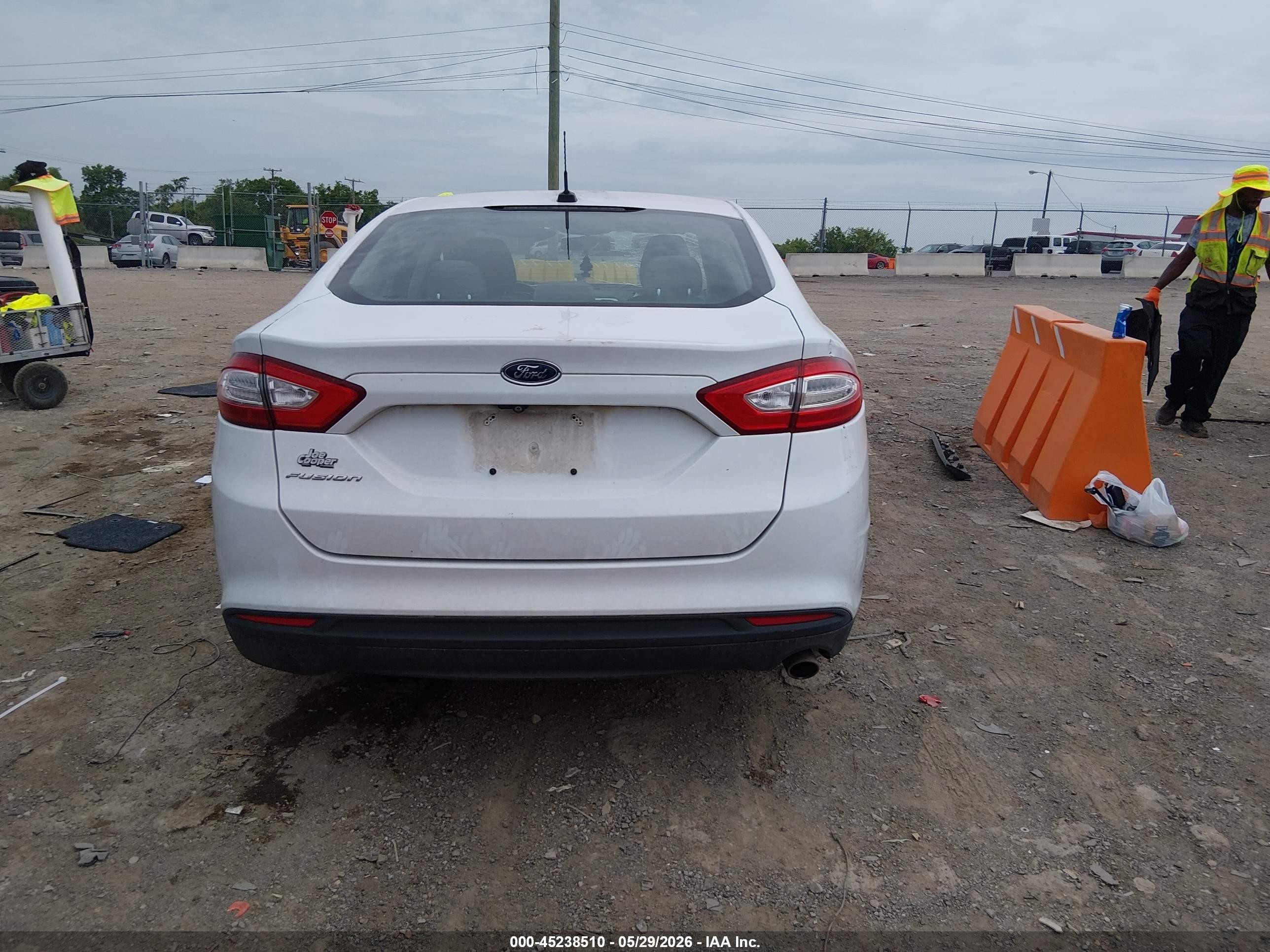 2016 Ford Fusion S Белый vin: 3FA6P0G77GR382441