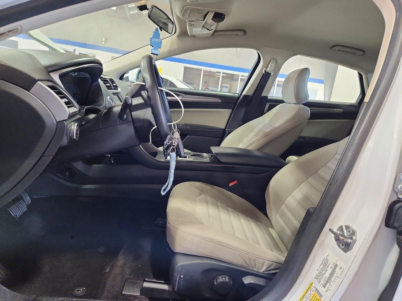 2017 Ford Fusion S White vin: 3FA6P0G77HR358156