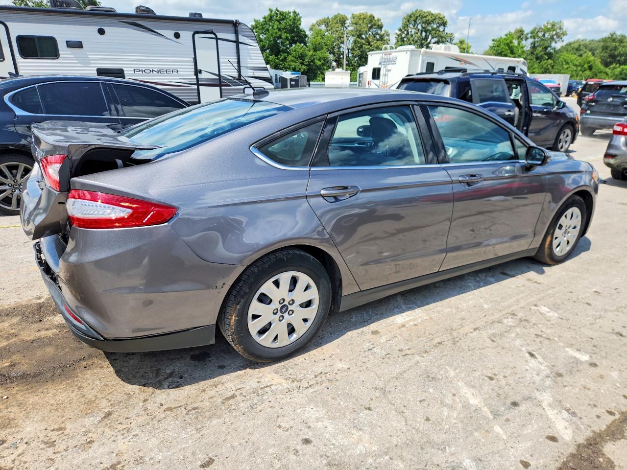 2013 Ford Fusion S Gray vin: 3FA6P0G78DR169655