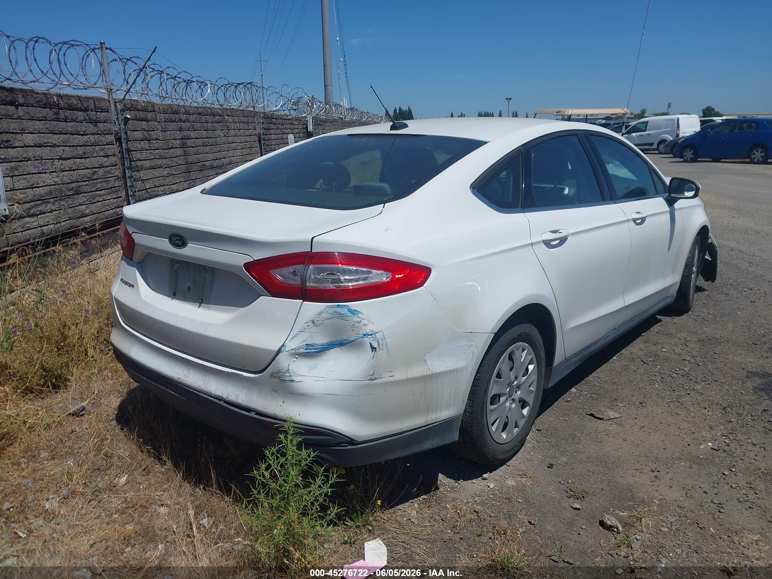 2013 Ford Fusion S White vin: 3FA6P0G78DR235962