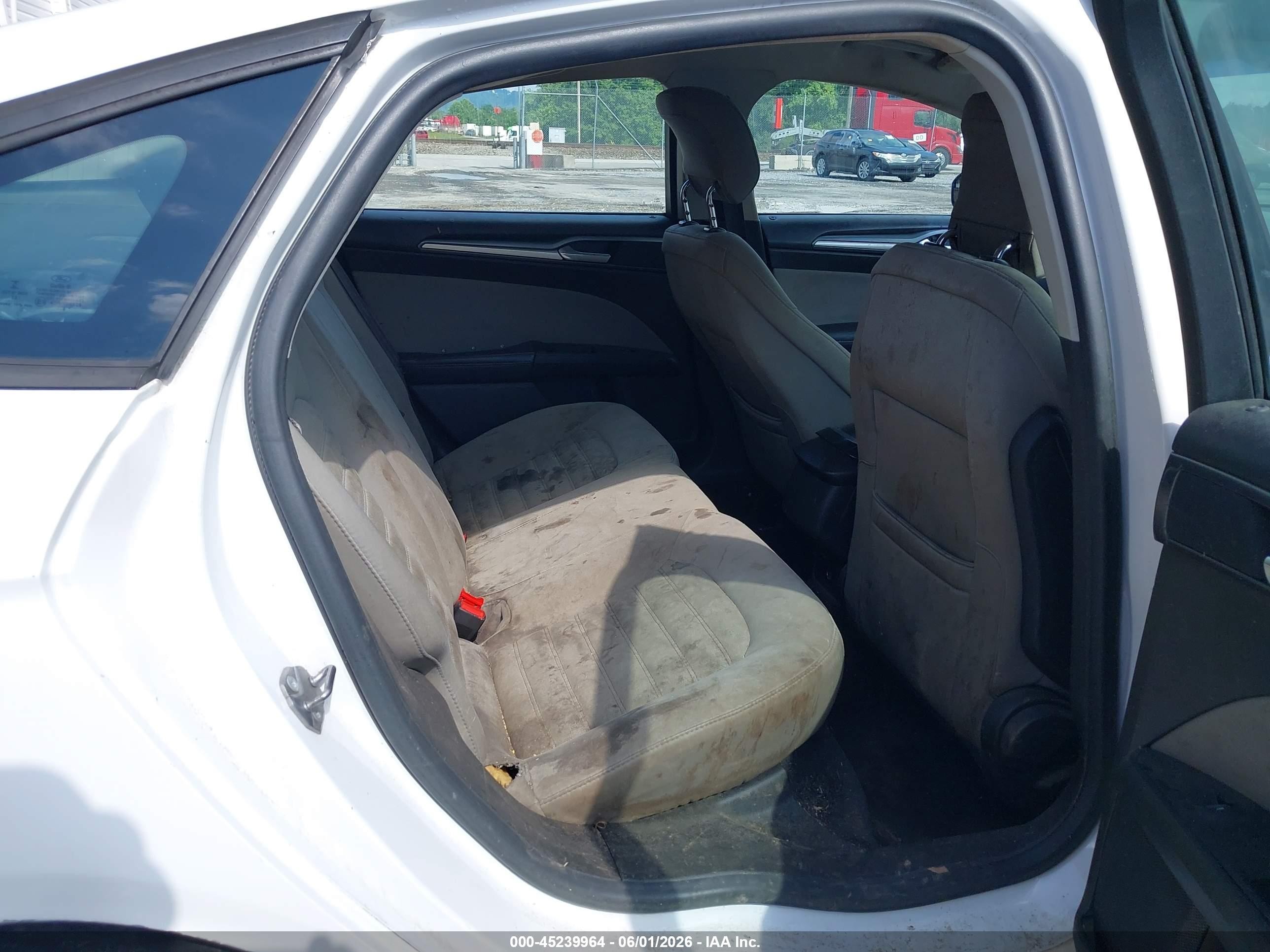 2013 Ford Fusion S White vin: 3FA6P0G78DR236531