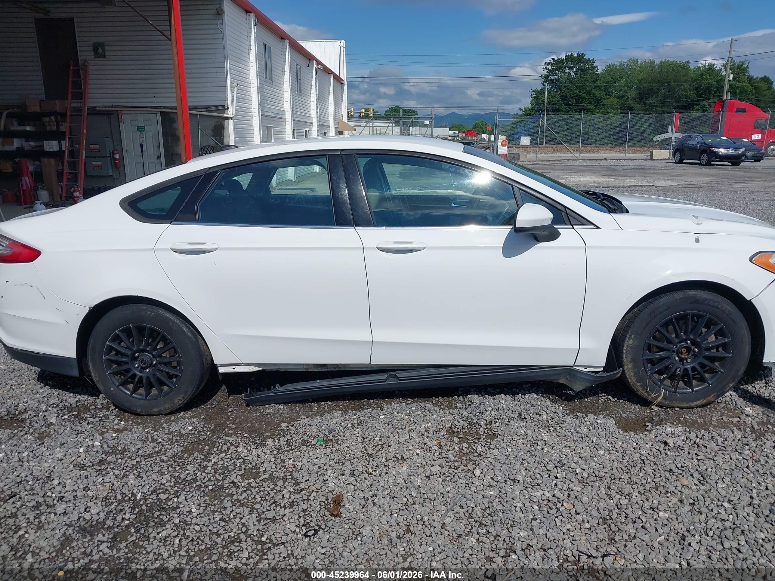 2013 Ford Fusion S White vin: 3FA6P0G78DR236531