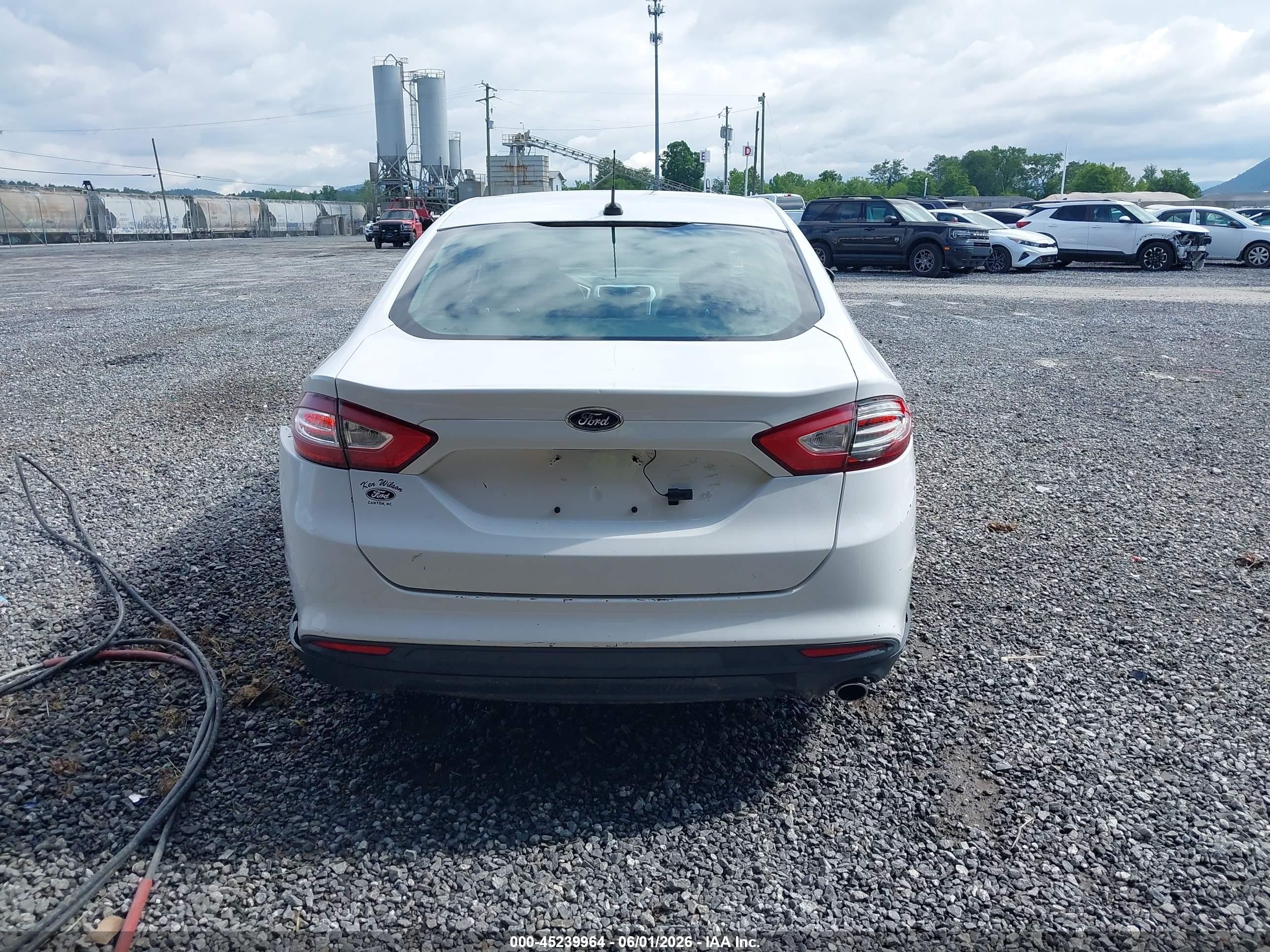 2013 Ford Fusion S White vin: 3FA6P0G78DR236531
