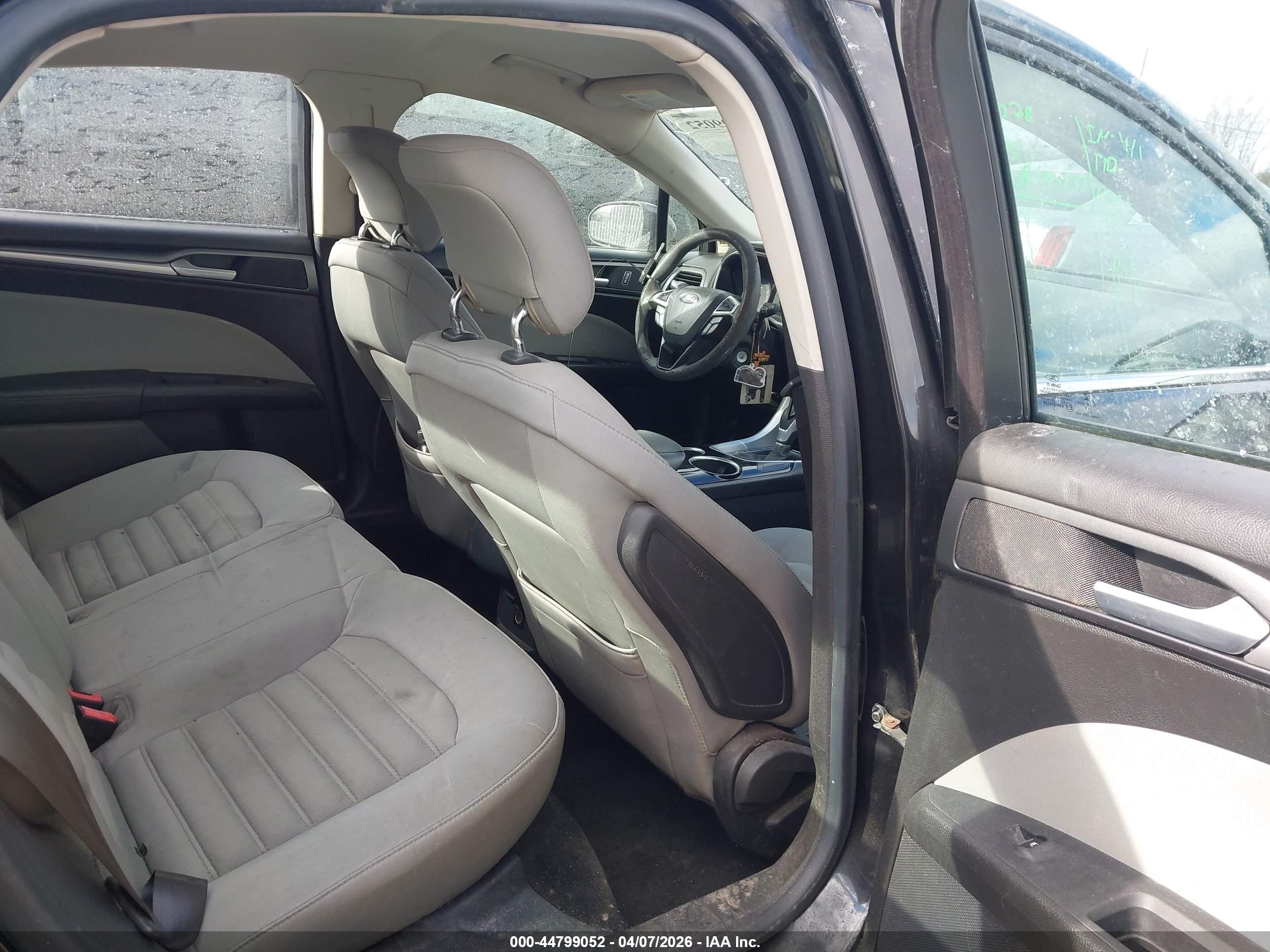 2013 Ford Fusion S Серый vin: 3FA6P0G78DR364378