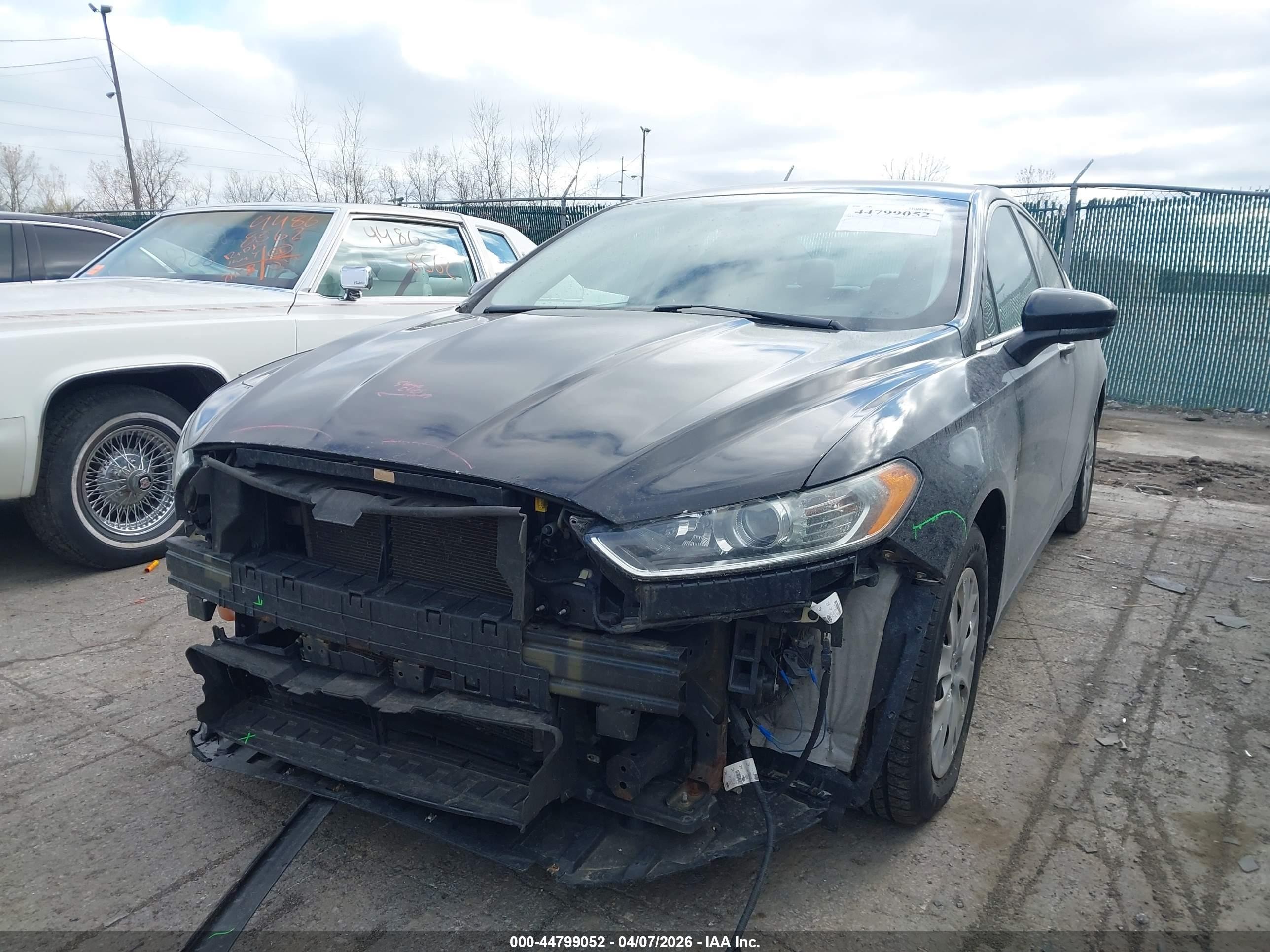 2013 Ford Fusion S Серый vin: 3FA6P0G78DR364378