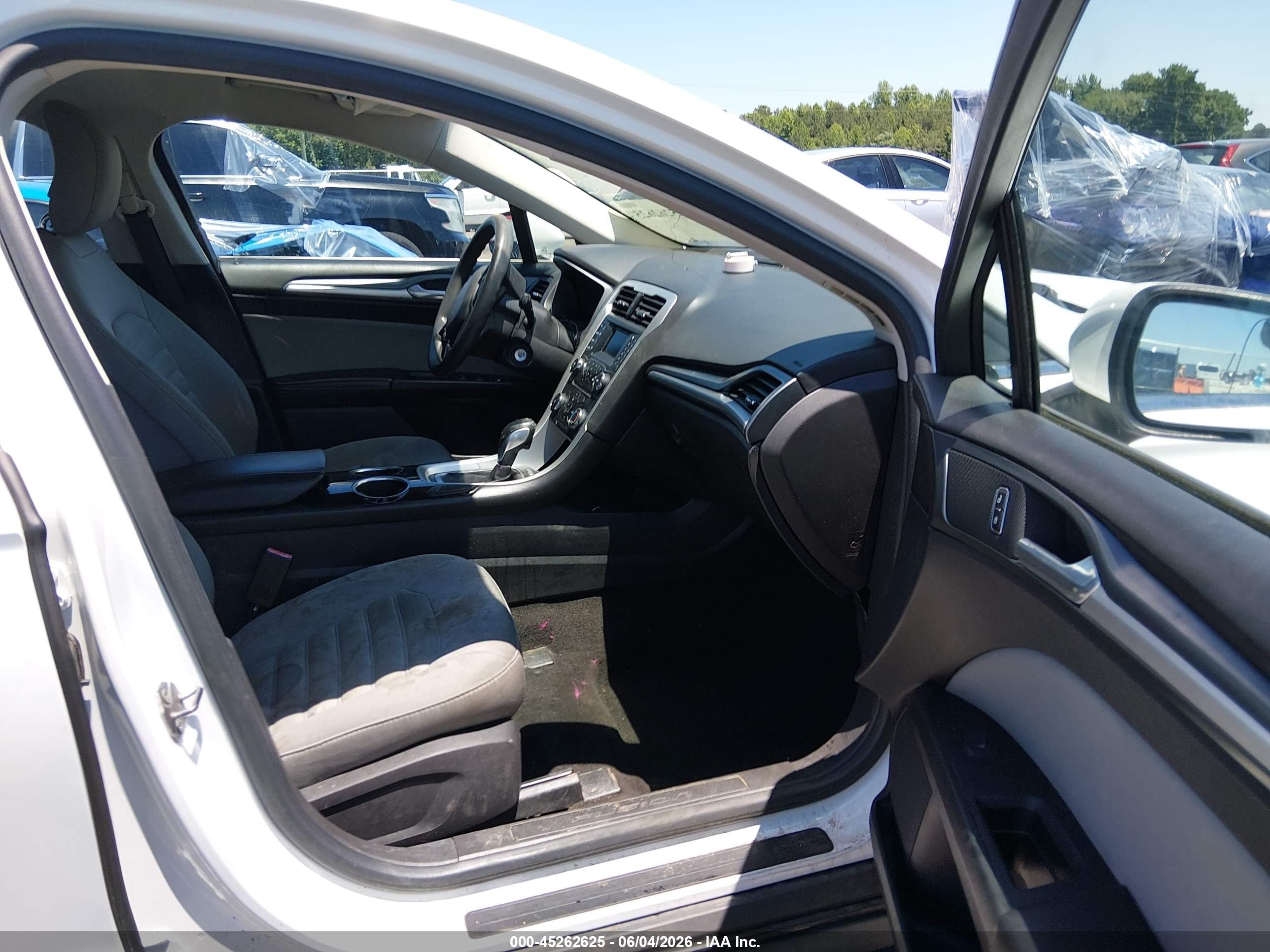 2013 Ford Fusion S White vin: 3FA6P0G78DR367801