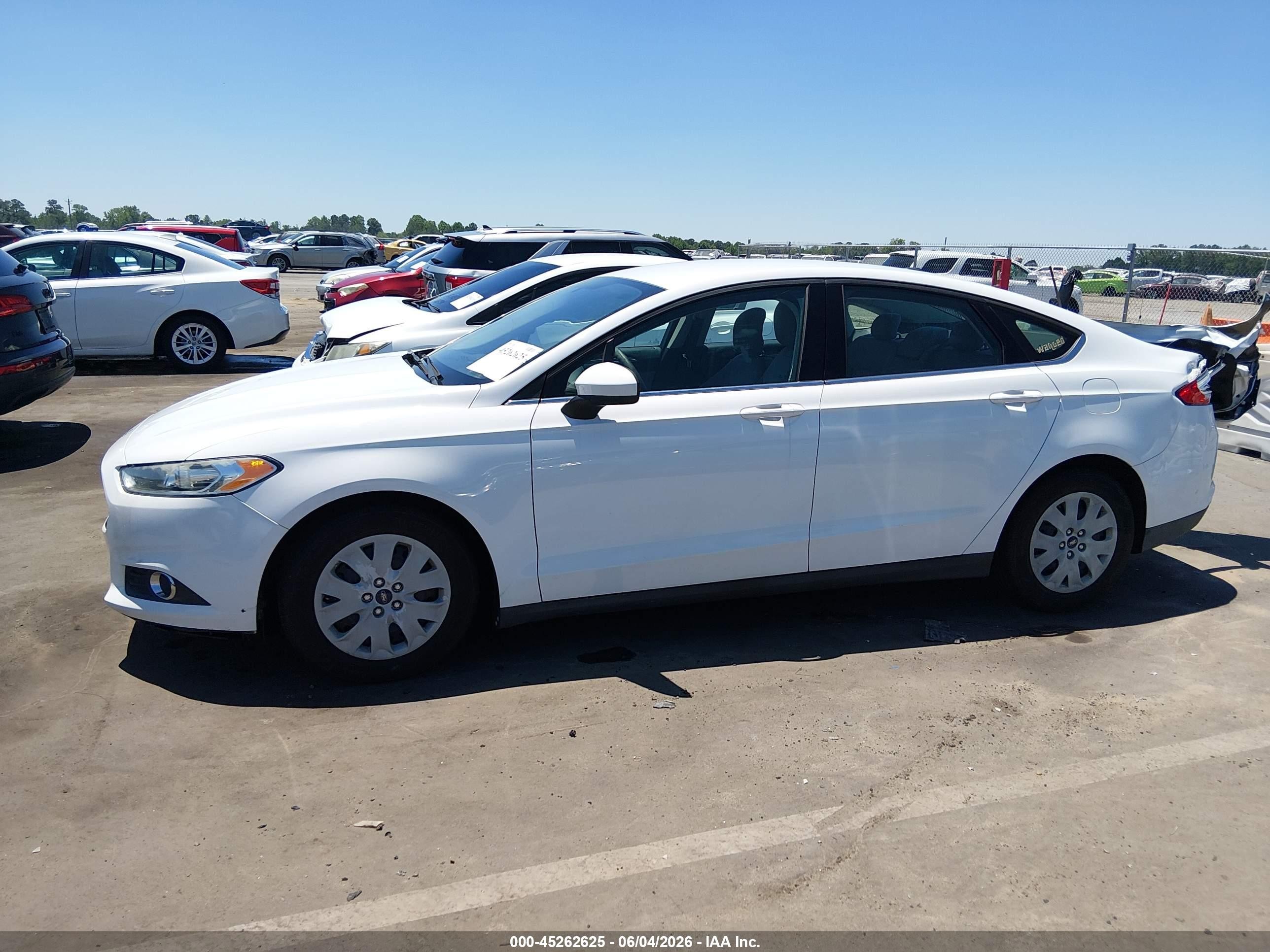 2013 Ford Fusion S White vin: 3FA6P0G78DR367801
