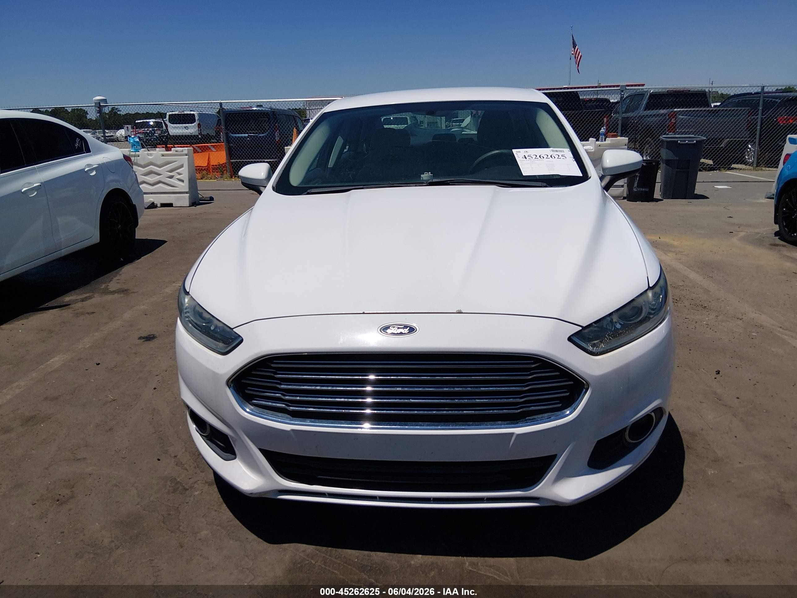 2013 Ford Fusion S White vin: 3FA6P0G78DR367801