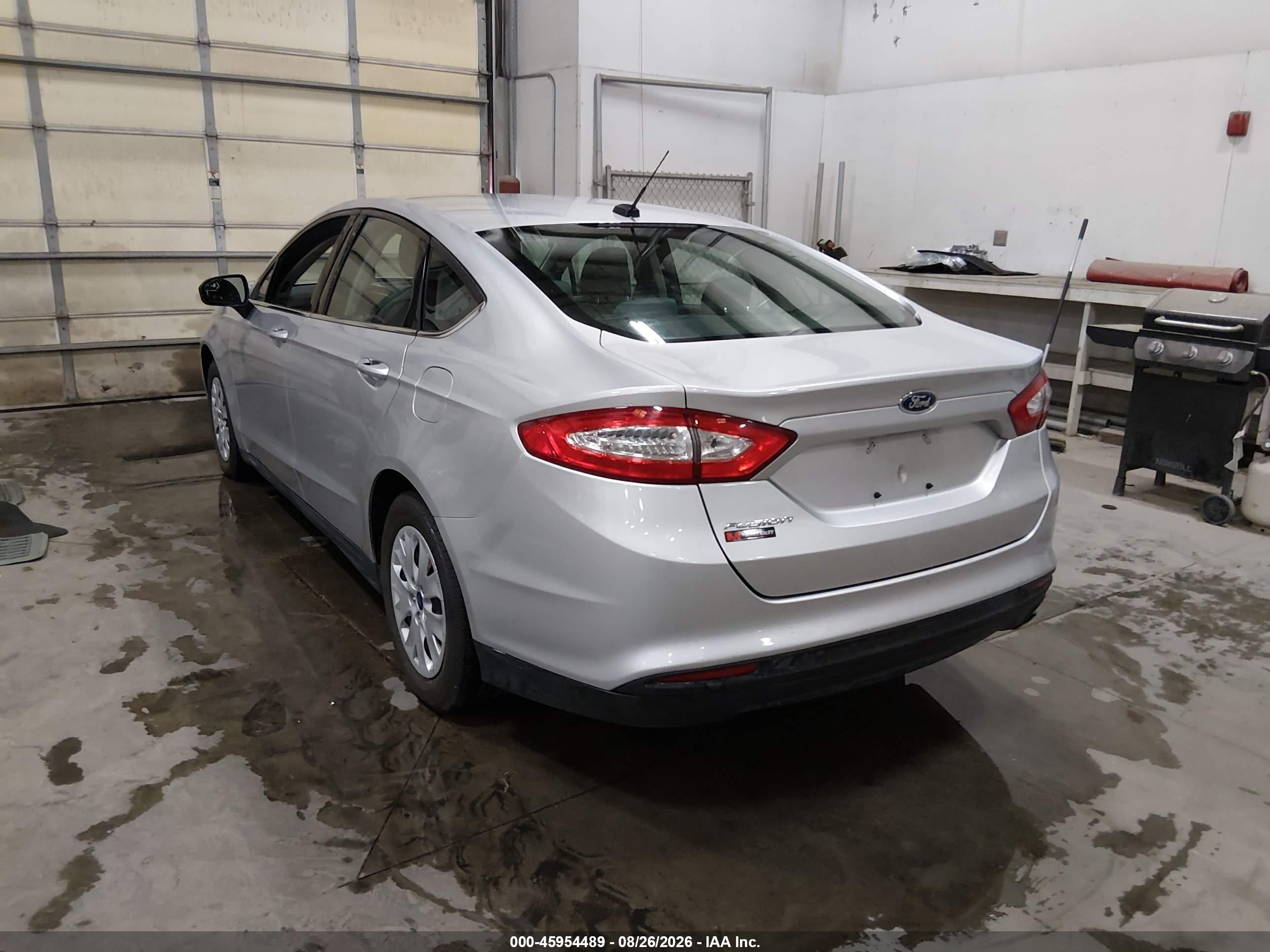 2014 Ford Fusion S Серебряный vin: 3FA6P0G78ER268798