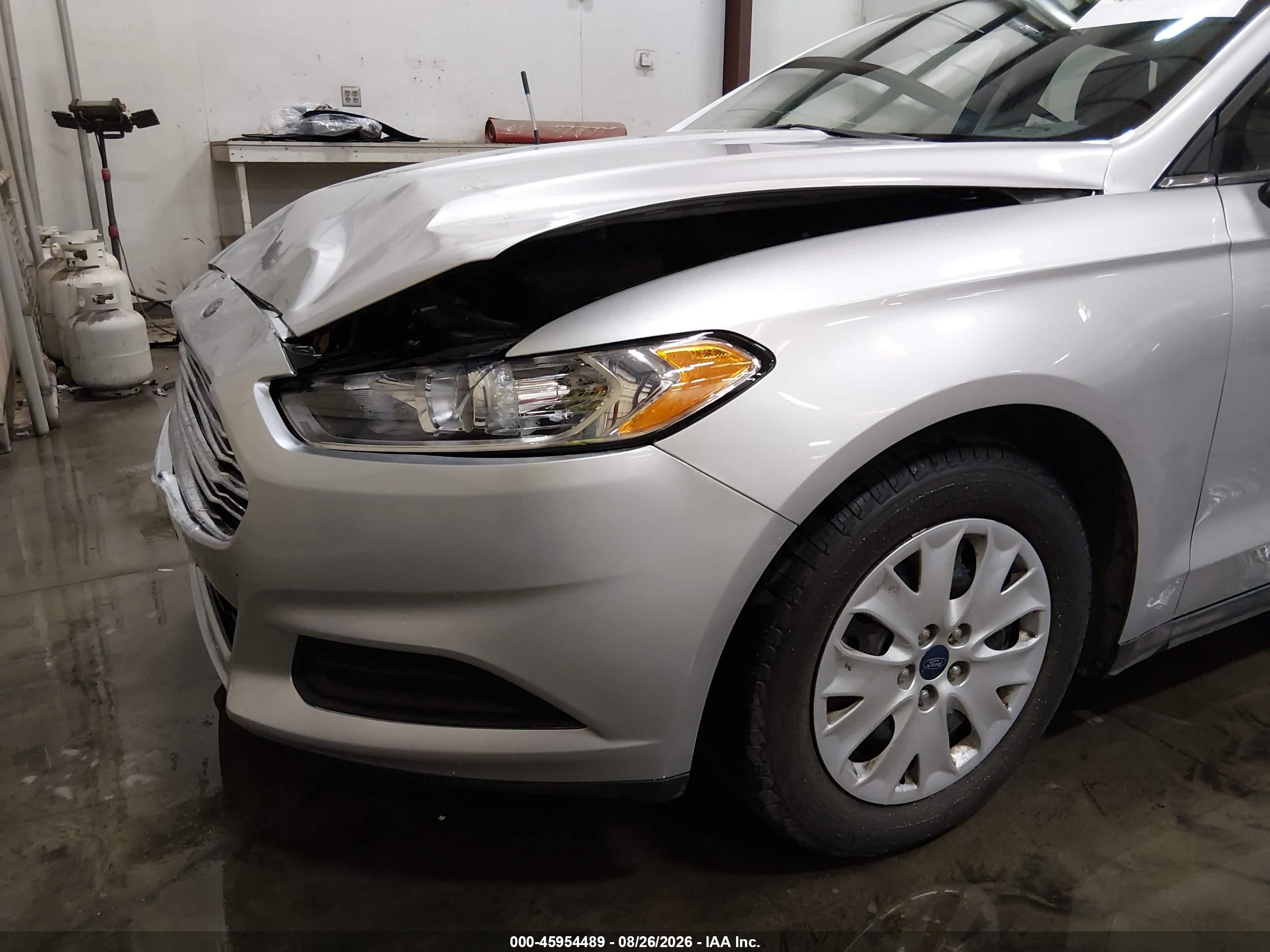 2014 Ford Fusion S Серебряный vin: 3FA6P0G78ER268798