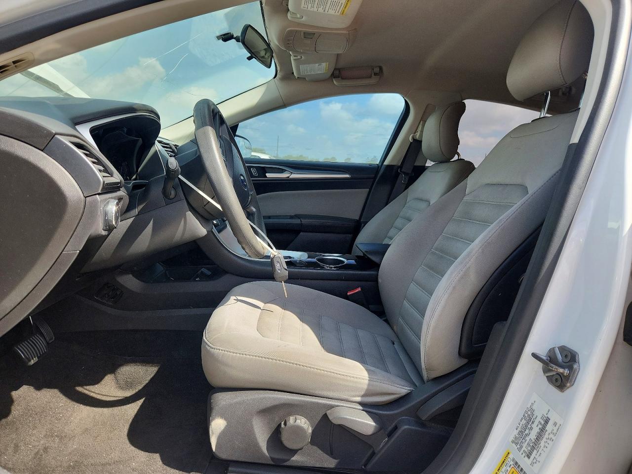 2013 Ford Fusion S White vin: 3FA6P0G79DR226946