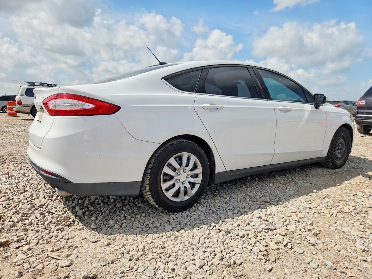 2013 Ford Fusion S White vin: 3FA6P0G79DR226946