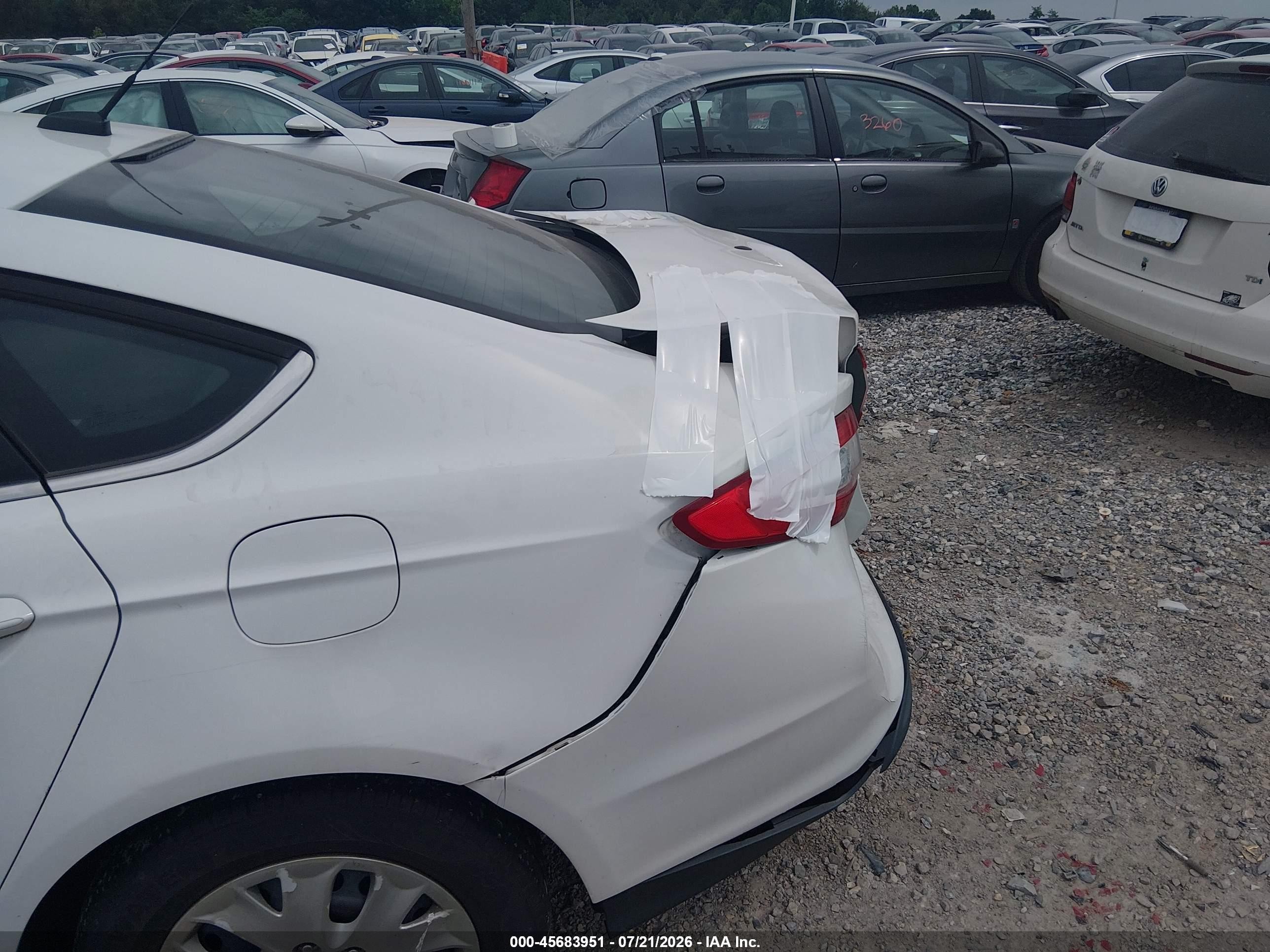 2013 Ford Fusion S Белый vin: 3FA6P0G79DR280005