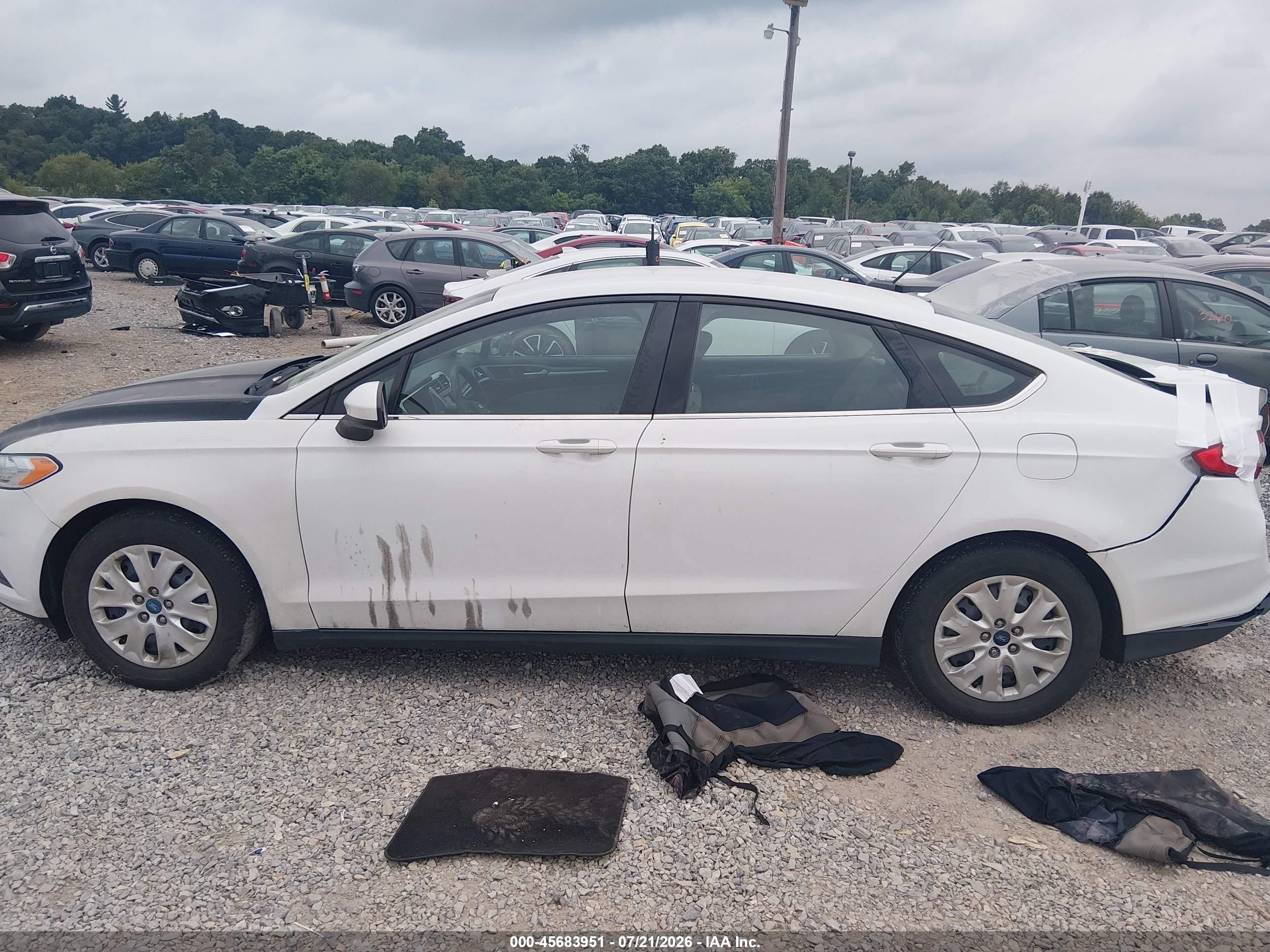 2013 Ford Fusion S Белый vin: 3FA6P0G79DR280005