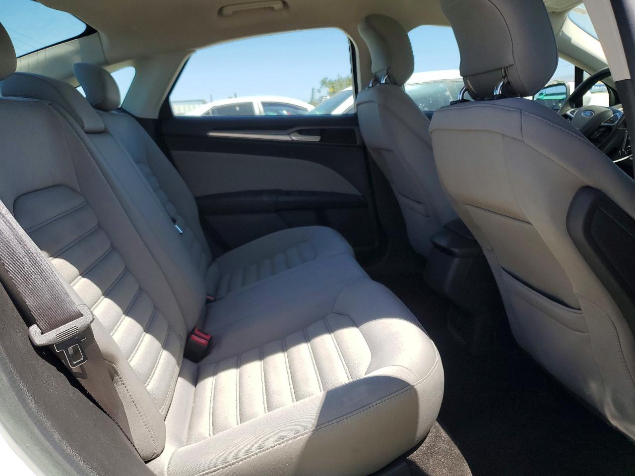 2013 Ford Fusion S White vin: 3FA6P0G79DR379794