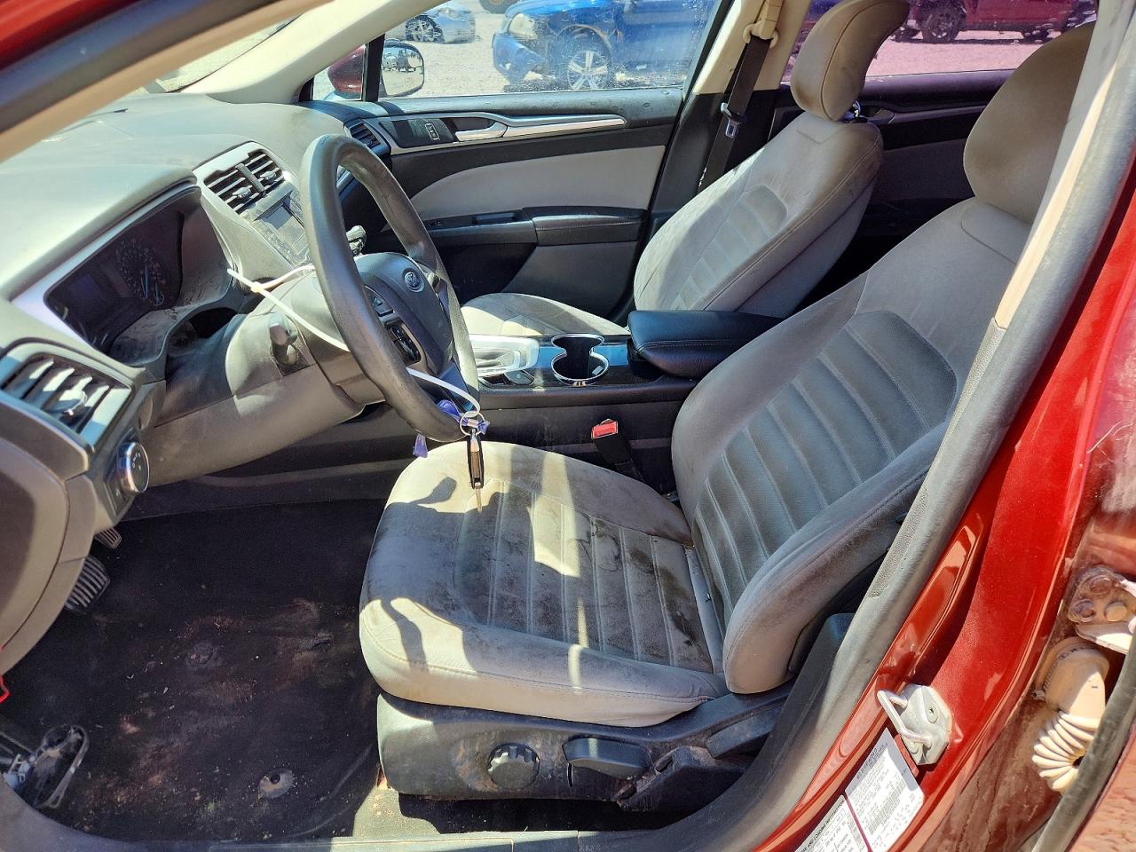 2014 Ford Fusion S Красный vin: 3FA6P0G79ER193139